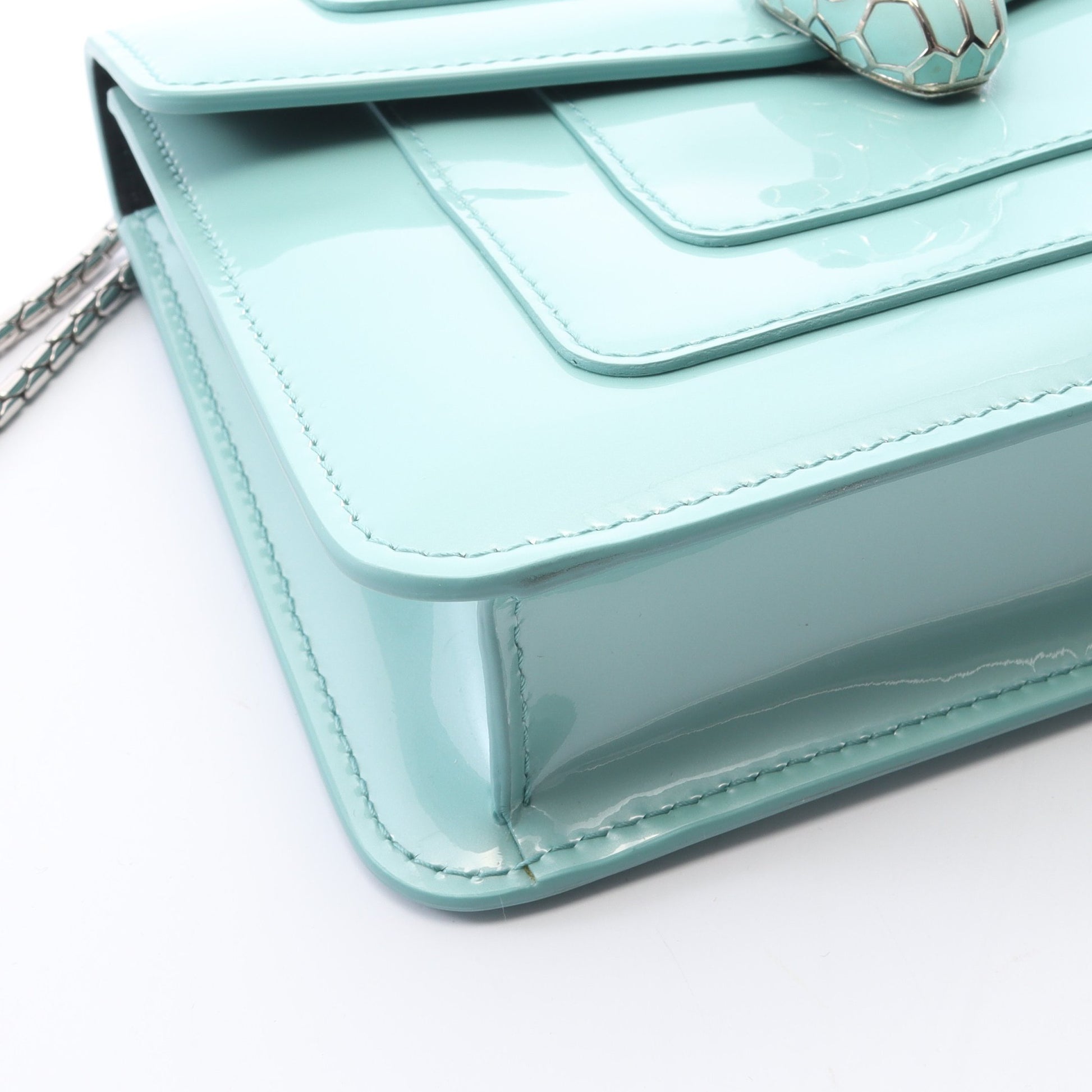 セルペンティ フォーエバー チェーンショルダーバッグ エナメルレザー ターコイズブルー ブルガリ バッグ BVLGARI