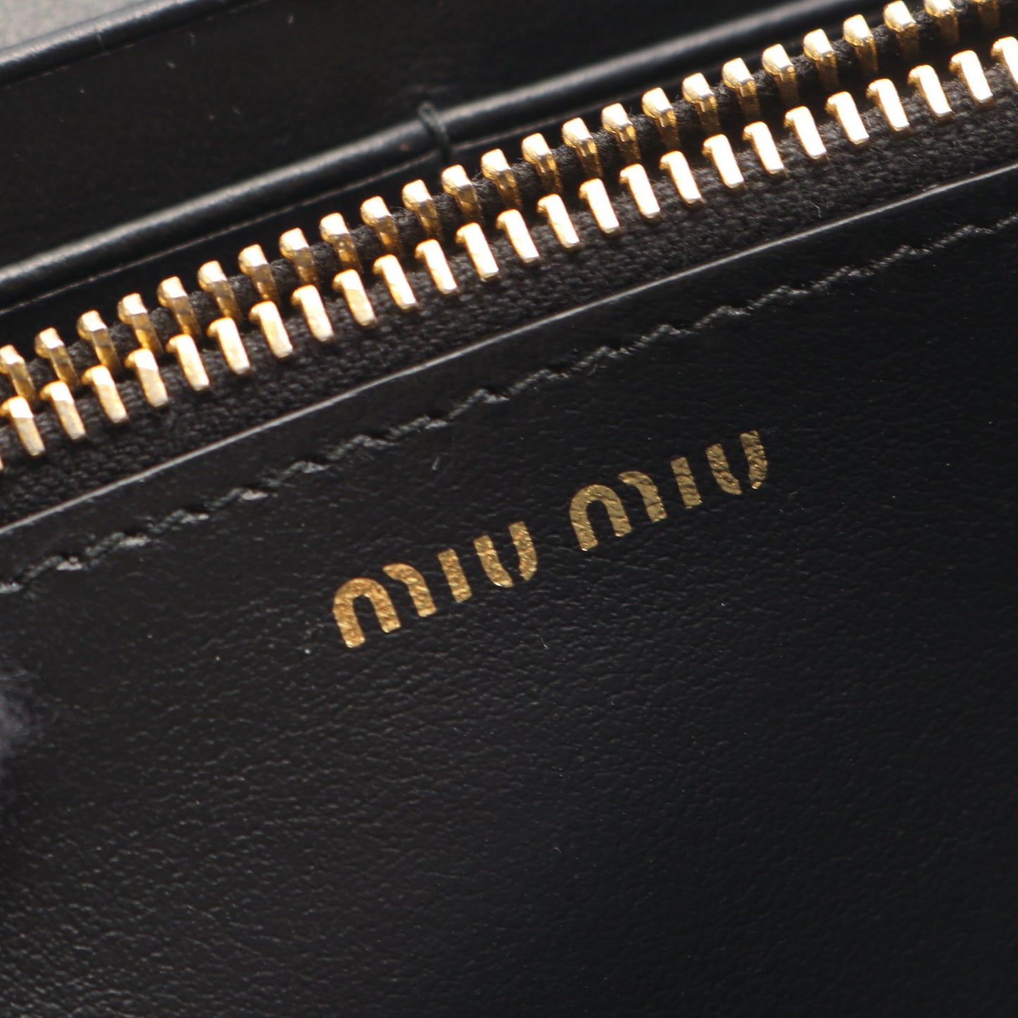 SOFT CALF BIKER 二つ折り長財布 レザー ブラック ミュウミュウ 財布・小物 miu miu
