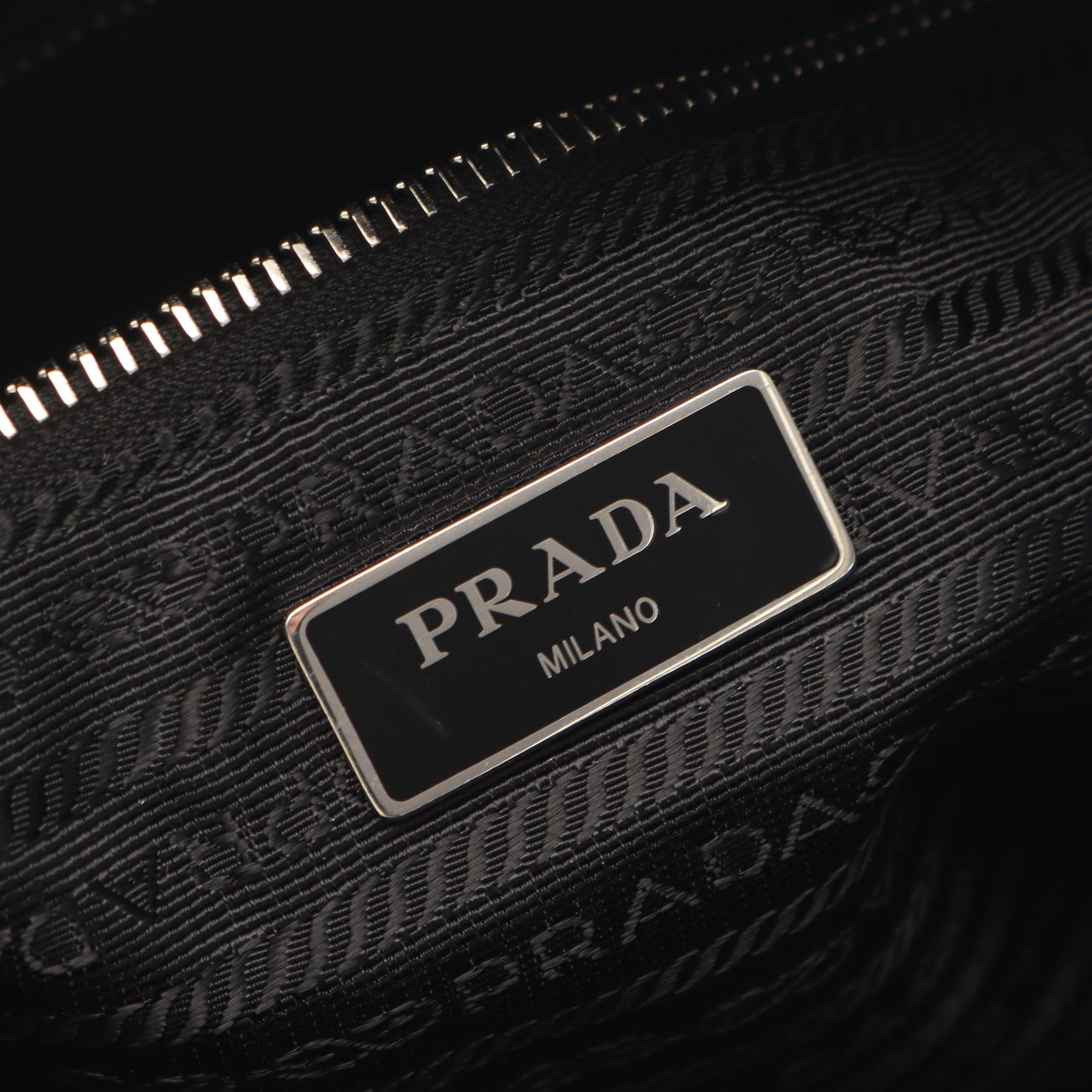 TESSUTO IMPUNTU チェーンショルダーバッグ ナイロン サフィアーノレザー ブラック プラダ バッグ PRADA