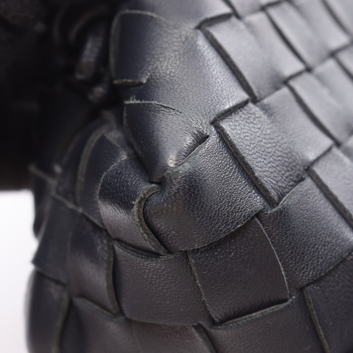 ループ イントレチャート ショルダーバッグ レザー ネイビー ボッテガヴェネタ バッグ BOTTEGA VENETA