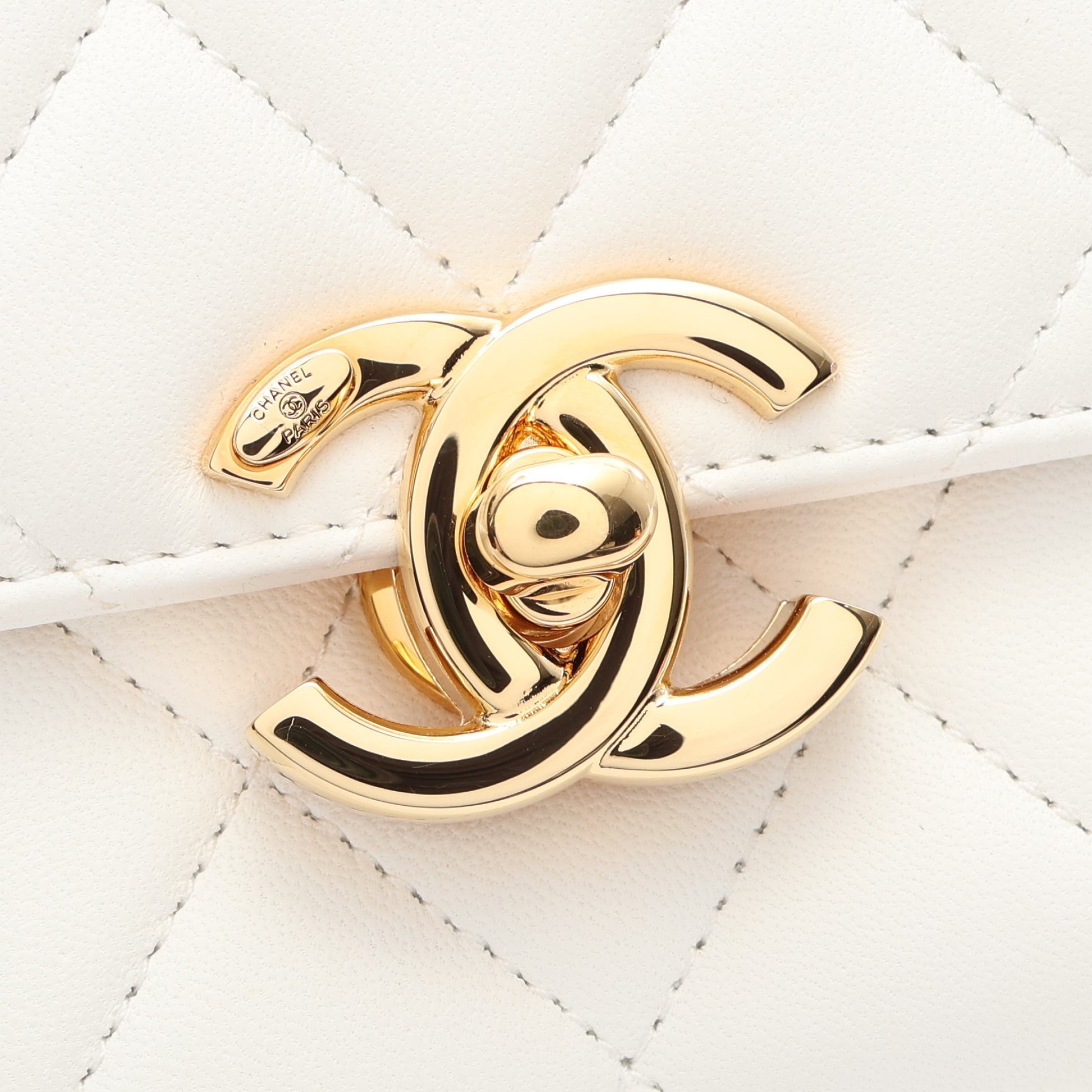 マトラッセ トップハンドル チェーンショルダーバッグ ラムスキン ホワイト ゴールド金具 シャネル バッグ CHANEL