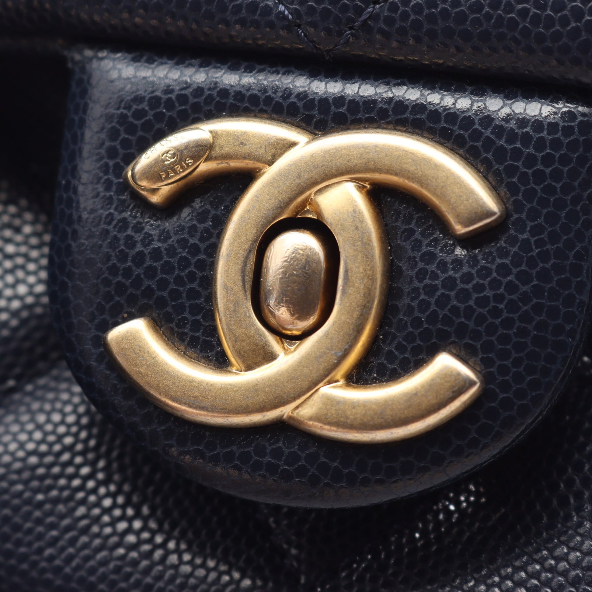 マトラッセ チェーンショルダーバッグ キャビアスキン ネイビー ゴールド金具 シャネル バッグ CHANEL