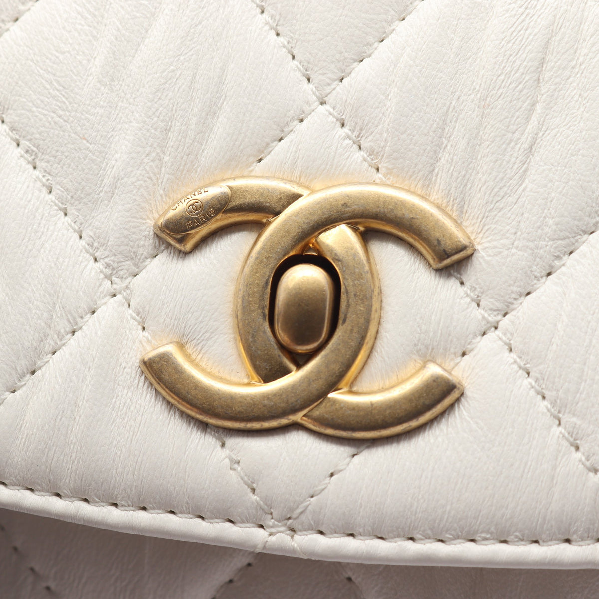 マトラッセ トップハンドル 2WAY チェーンショルダーバッグ レザー ホワイト ゴールド金具 シャネル バッグ CHANEL