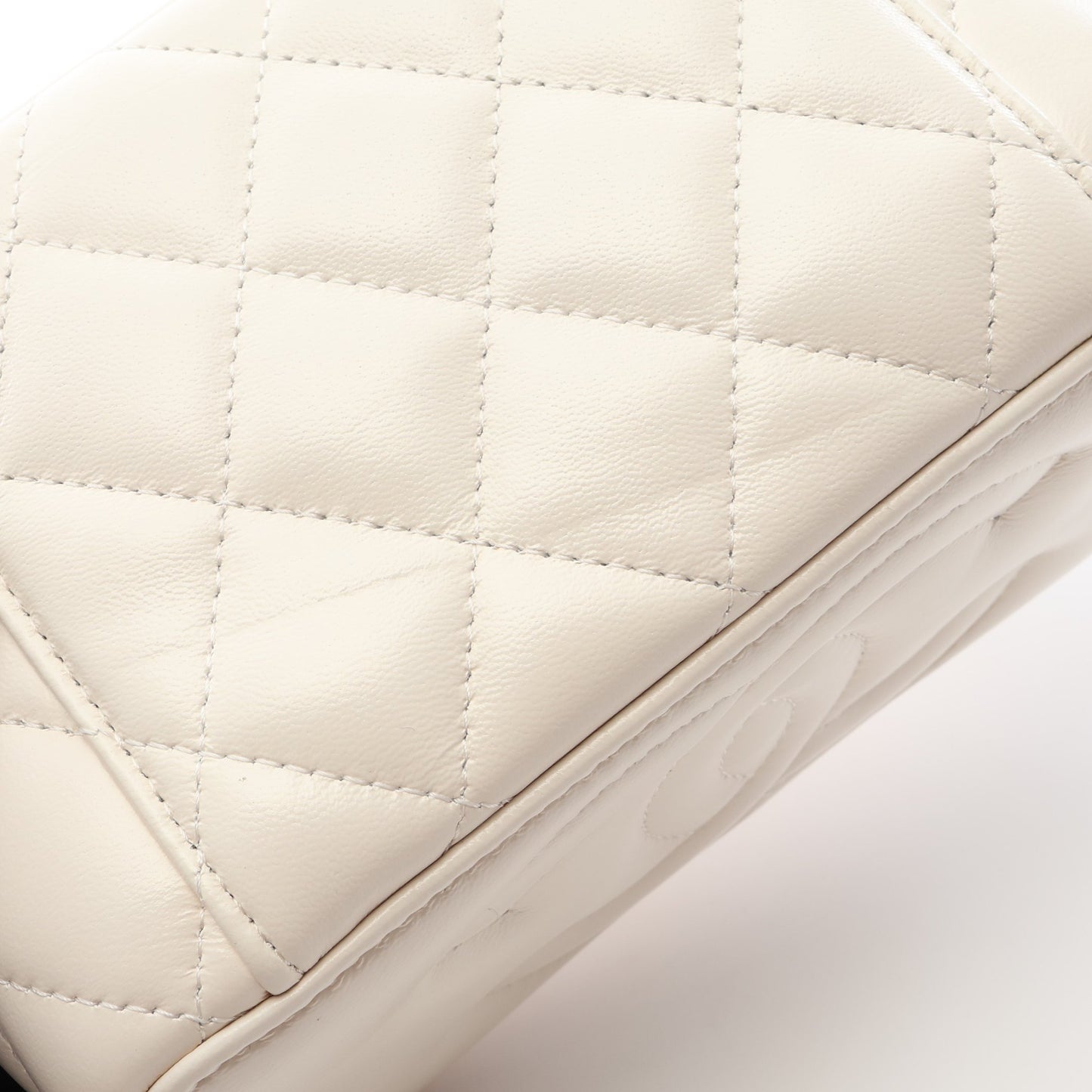 マトラッセ バニティバッグ 2WAY チェーンショルダーバッグ レザー ホワイト ゴールド金具 シャネル バッグ CHANEL