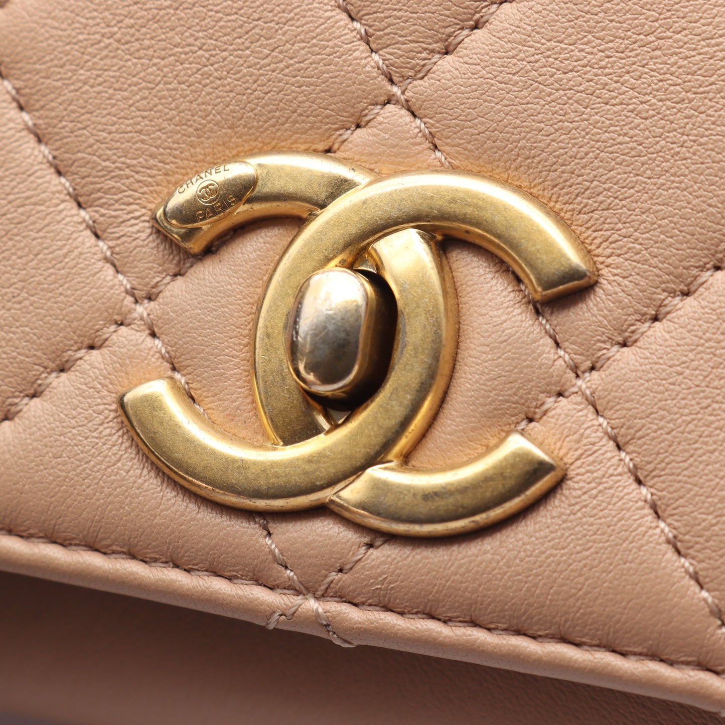 ミニマトラッセ アンティークゴールド金具 2WAY チェーンショルダーバッグ ラムスキン ベージュ シャネル バッグ CHANEL