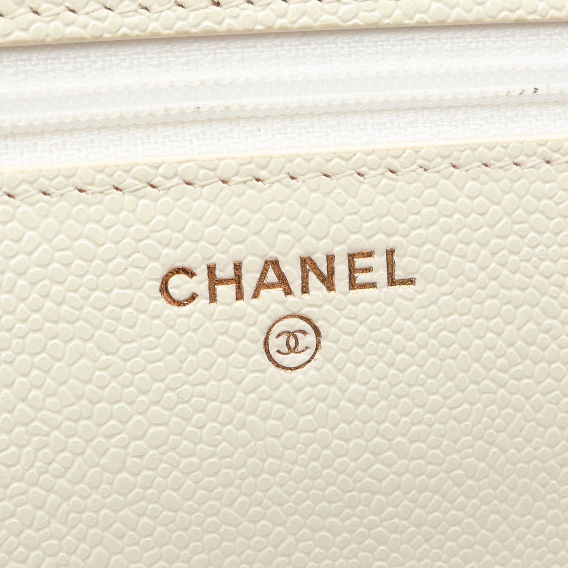 マトラッセ ショルダーウォレット キャビアスキン アイボリー ゴールド金具 シャネル バッグ CHANEL