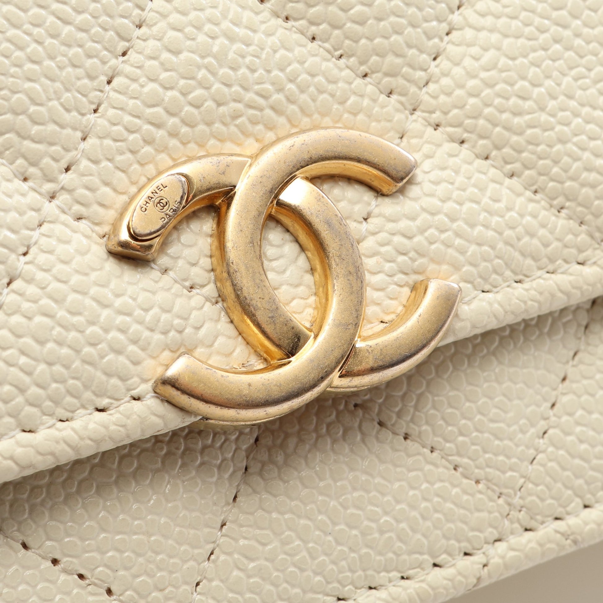 マトラッセ ショルダーウォレット キャビアスキン アイボリー ゴールド金具 シャネル バッグ CHANEL