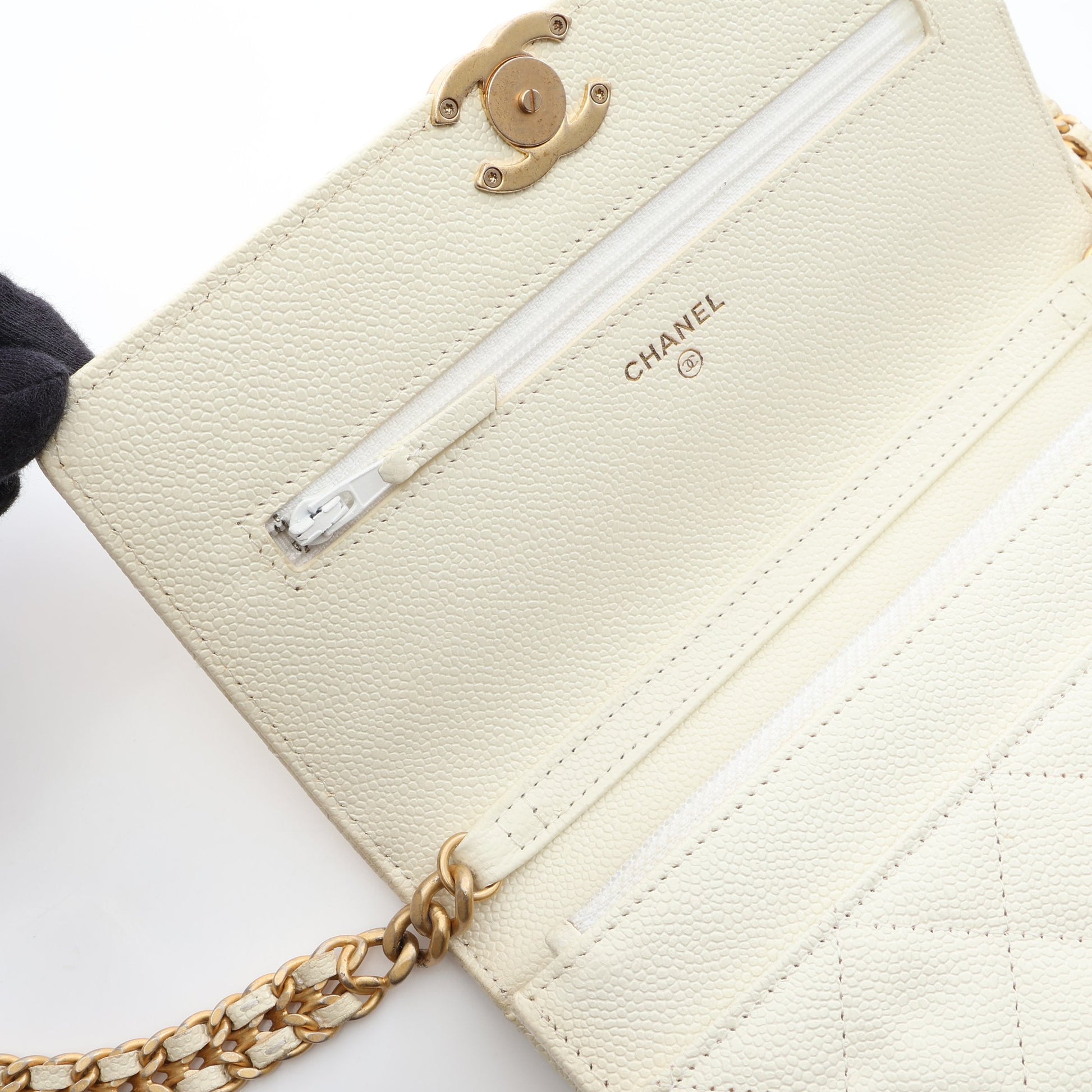 マトラッセ ショルダーウォレット キャビアスキン アイボリー ゴールド金具 シャネル バッグ CHANEL