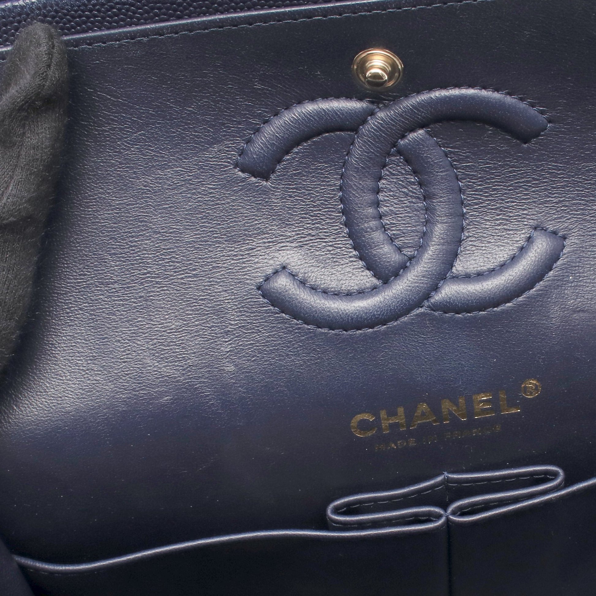 マトラッセ Wフラップ Wチェーンショルダーバッグ キャビアスキン ネイビー ゴールド金具 シャネル バッグ CHANEL