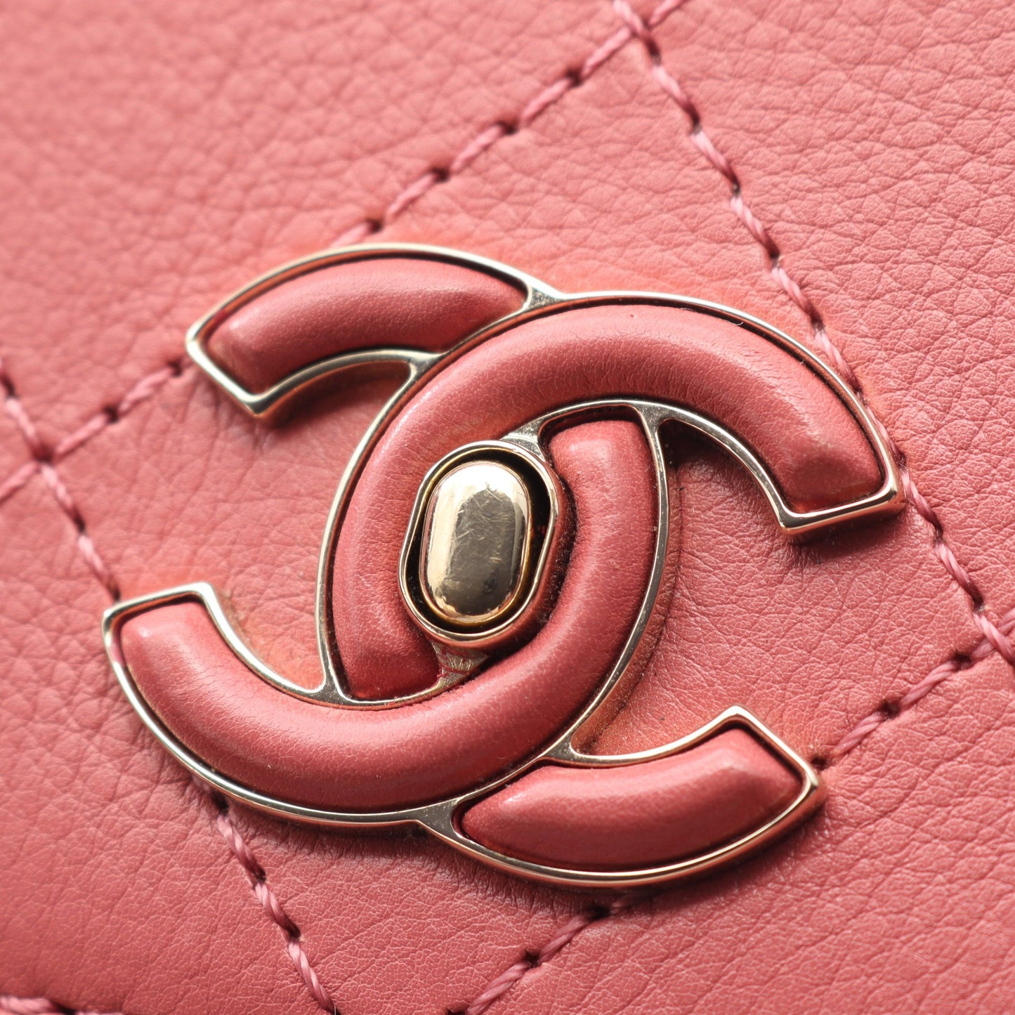 マトラッセ Wチェーンショルダーバッグ ラムスキン ピンク ゴールド金具 シャネル バッグ CHANEL