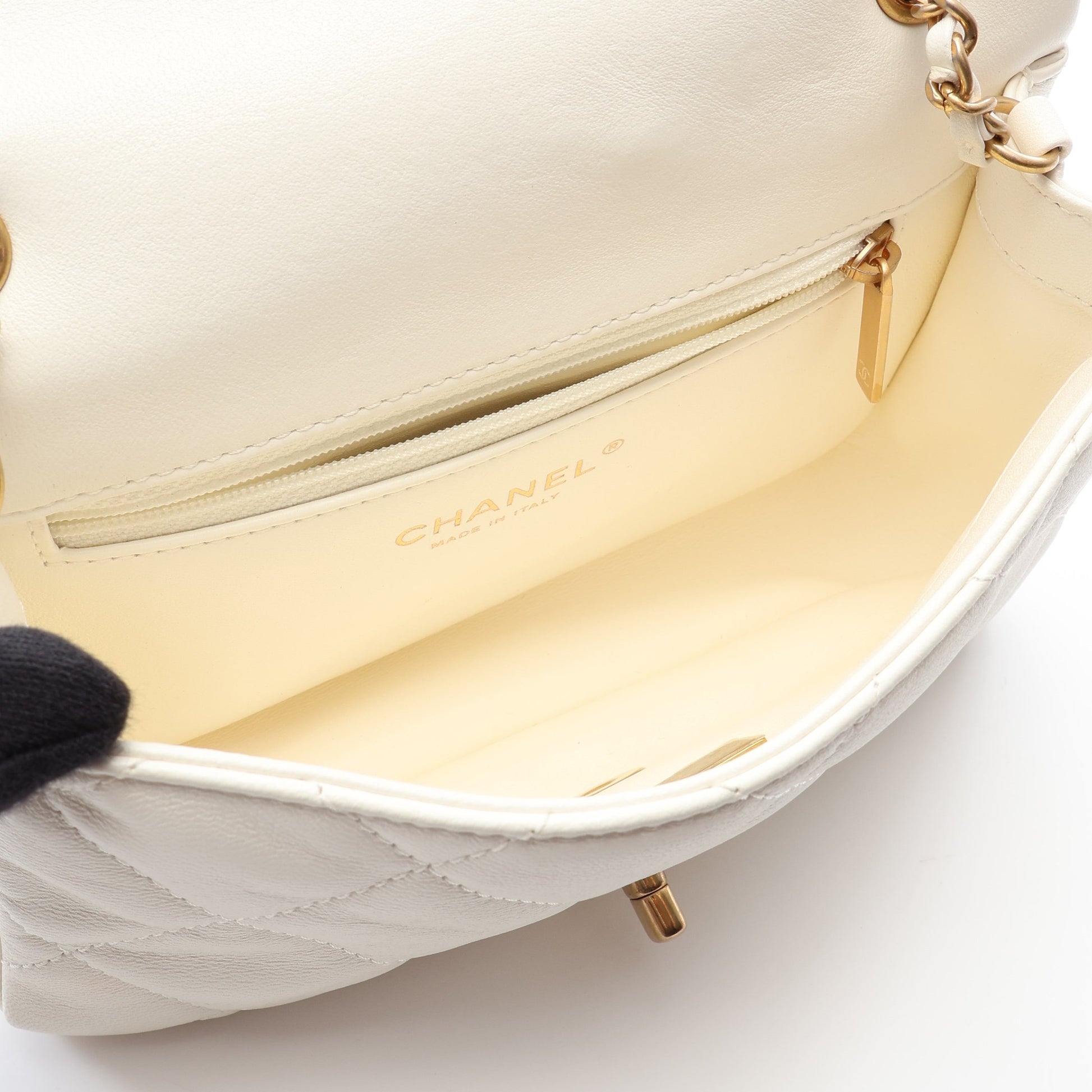 ミニマトラッセ チェーンショルダーバッグ ラムスキン ホワイト ゴールド金具 シャネル バッグ CHANEL