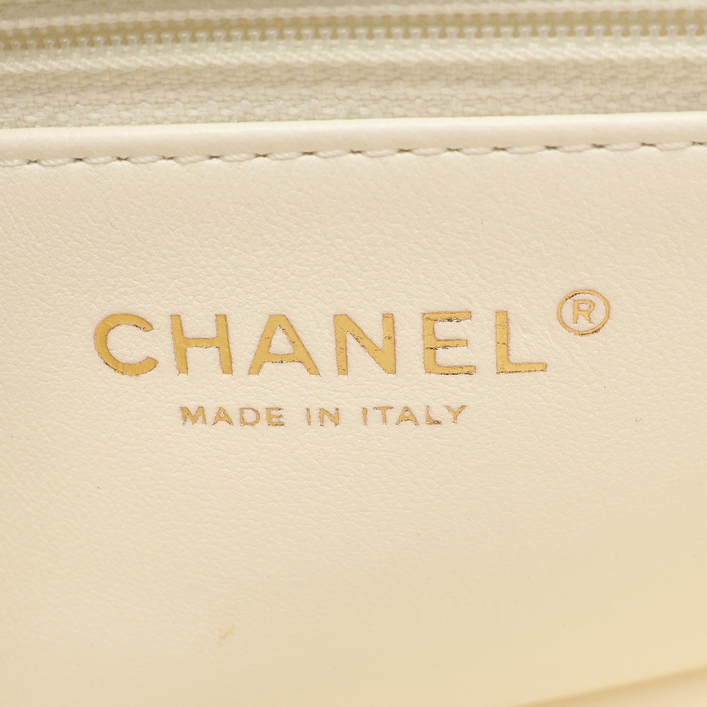 ミニマトラッセ チェーンショルダーバッグ ラムスキン ホワイト ゴールド金具 シャネル バッグ CHANEL