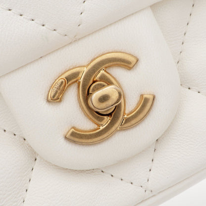 ミニマトラッセ チェーンショルダーバッグ ラムスキン ホワイト ゴールド金具 シャネル バッグ CHANEL