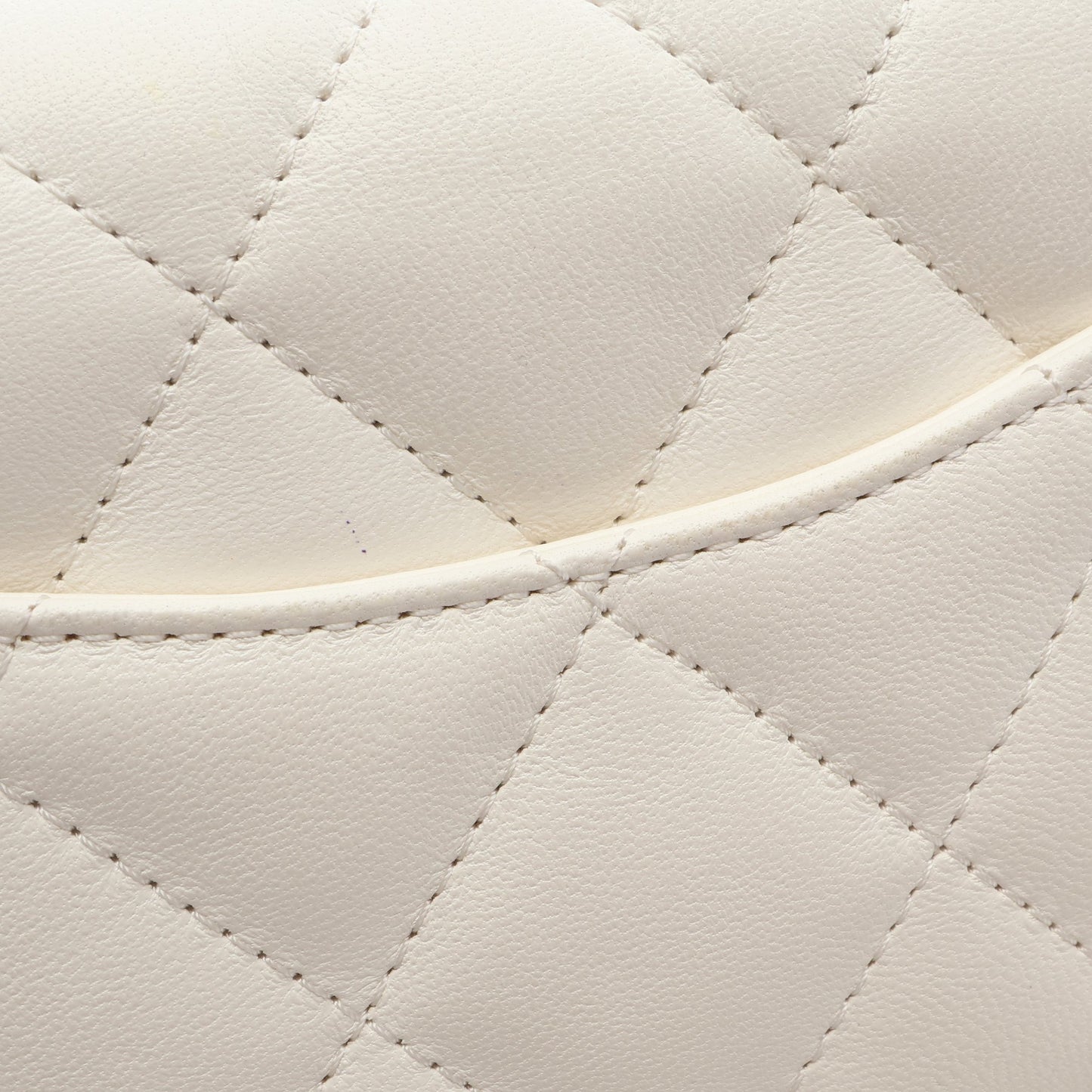 ミニマトラッセ チェーンショルダーバッグ ラムスキン ホワイト ゴールド金具 シャネル バッグ CHANEL