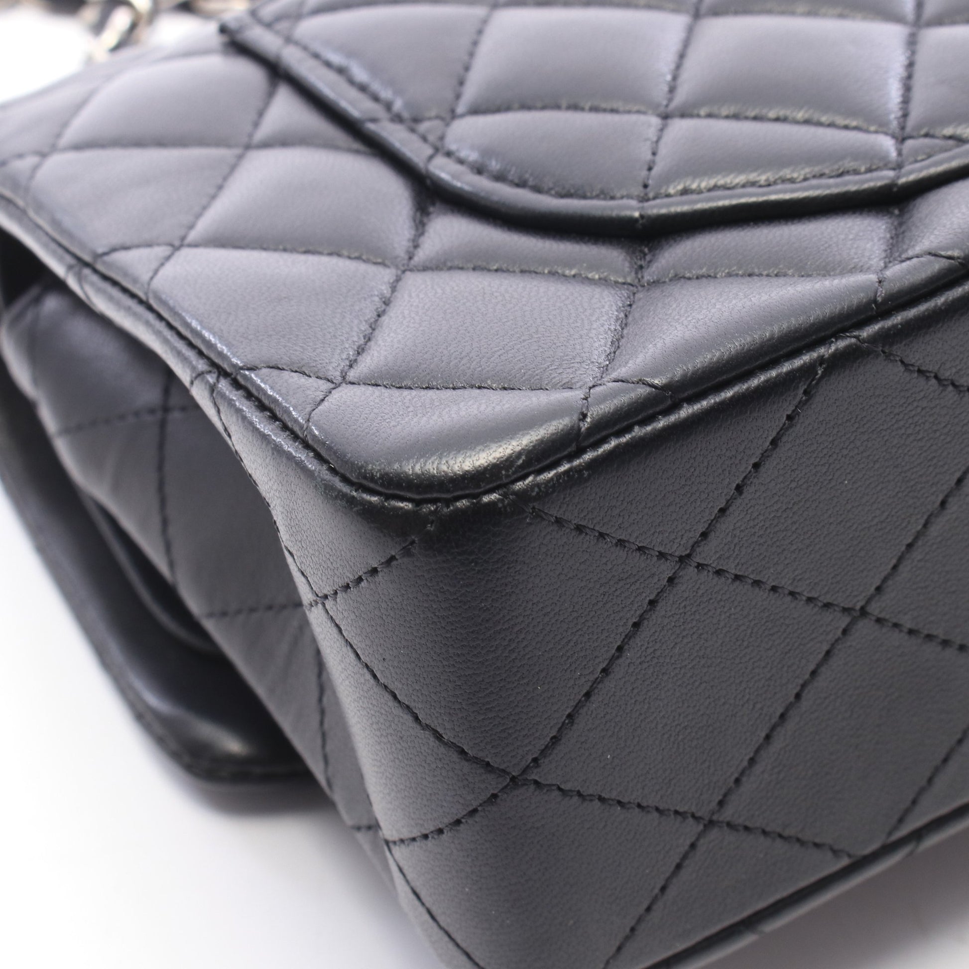 マトラッセ Wフラップ Wチェーンショルダーバッグ ラムスキン ブラック シルバー金具 シャネル バッグ CHANEL