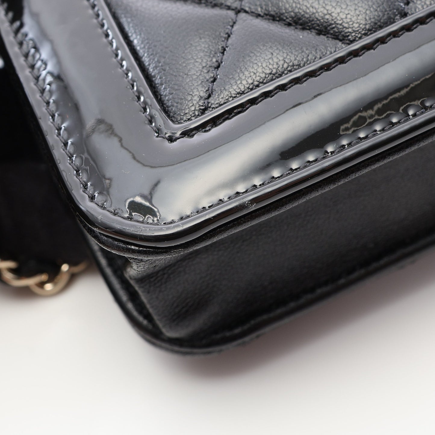 マトラッセ チェーンウォレット ラムスキン エナメルレザー ブラック ゴールド金具 シャネル バッグ CHANEL
