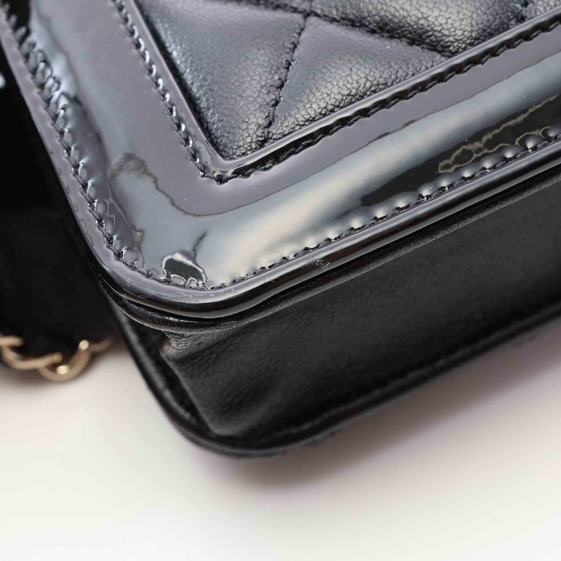 マトラッセ チェーンウォレット ラムスキン エナメルレザー ブラック ゴールド金具 シャネル バッグ CHANEL