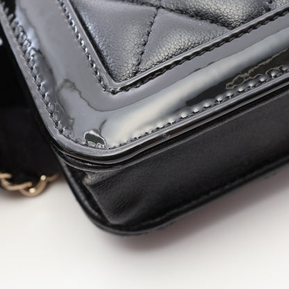 マトラッセ チェーンウォレット ラムスキン エナメルレザー ブラック ゴールド金具 シャネル バッグ CHANEL