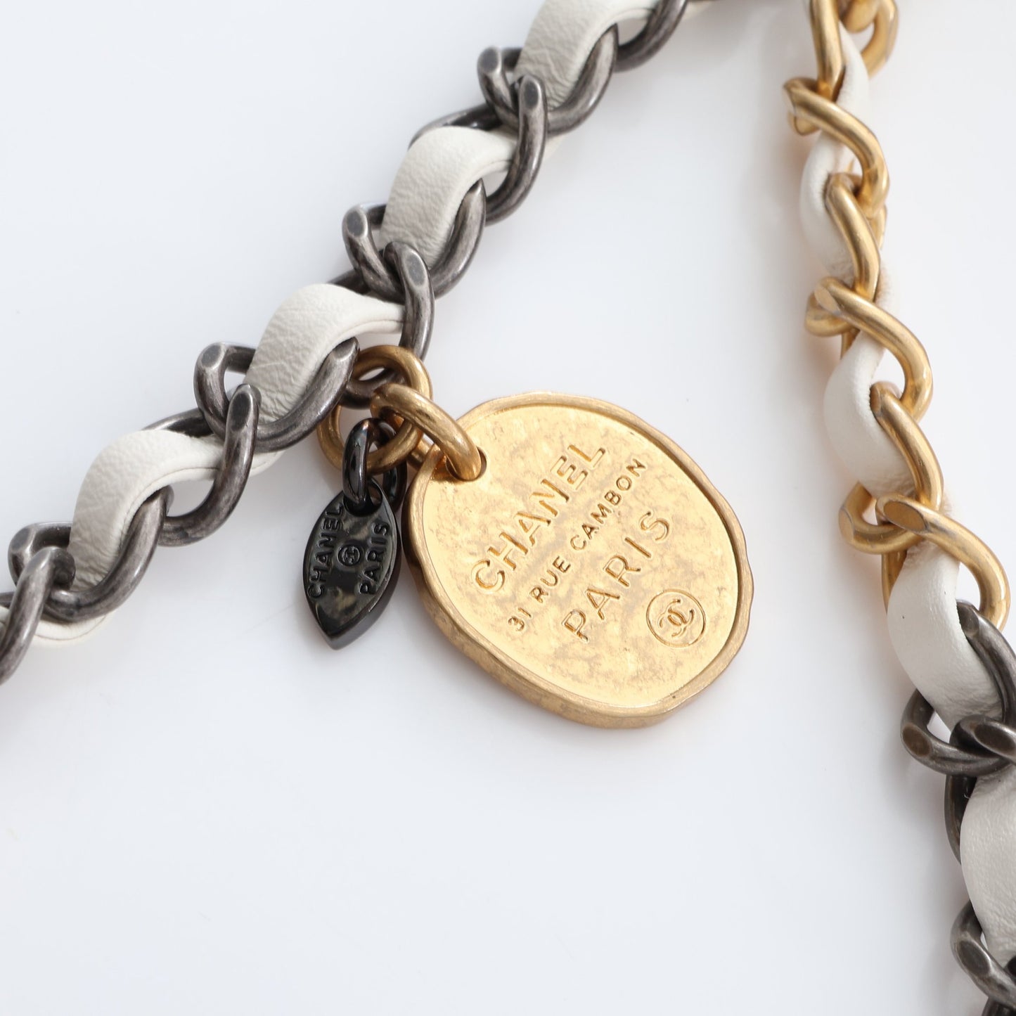 マトラッセ チェーンショルダーバッグ ラムスキン ホワイト コンビ金具 シャネル バッグ CHANEL
