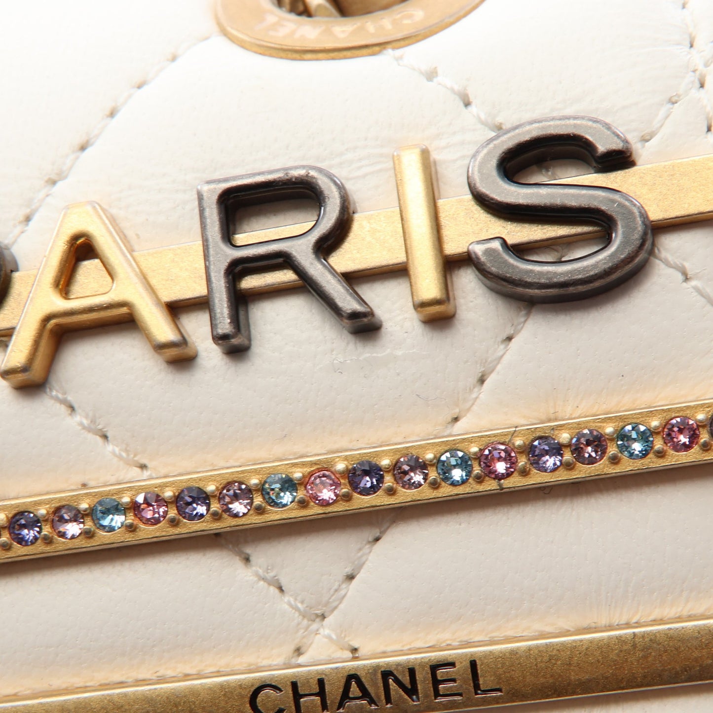 マトラッセ チェーンショルダーバッグ ラムスキン ホワイト コンビ金具 シャネル バッグ CHANEL