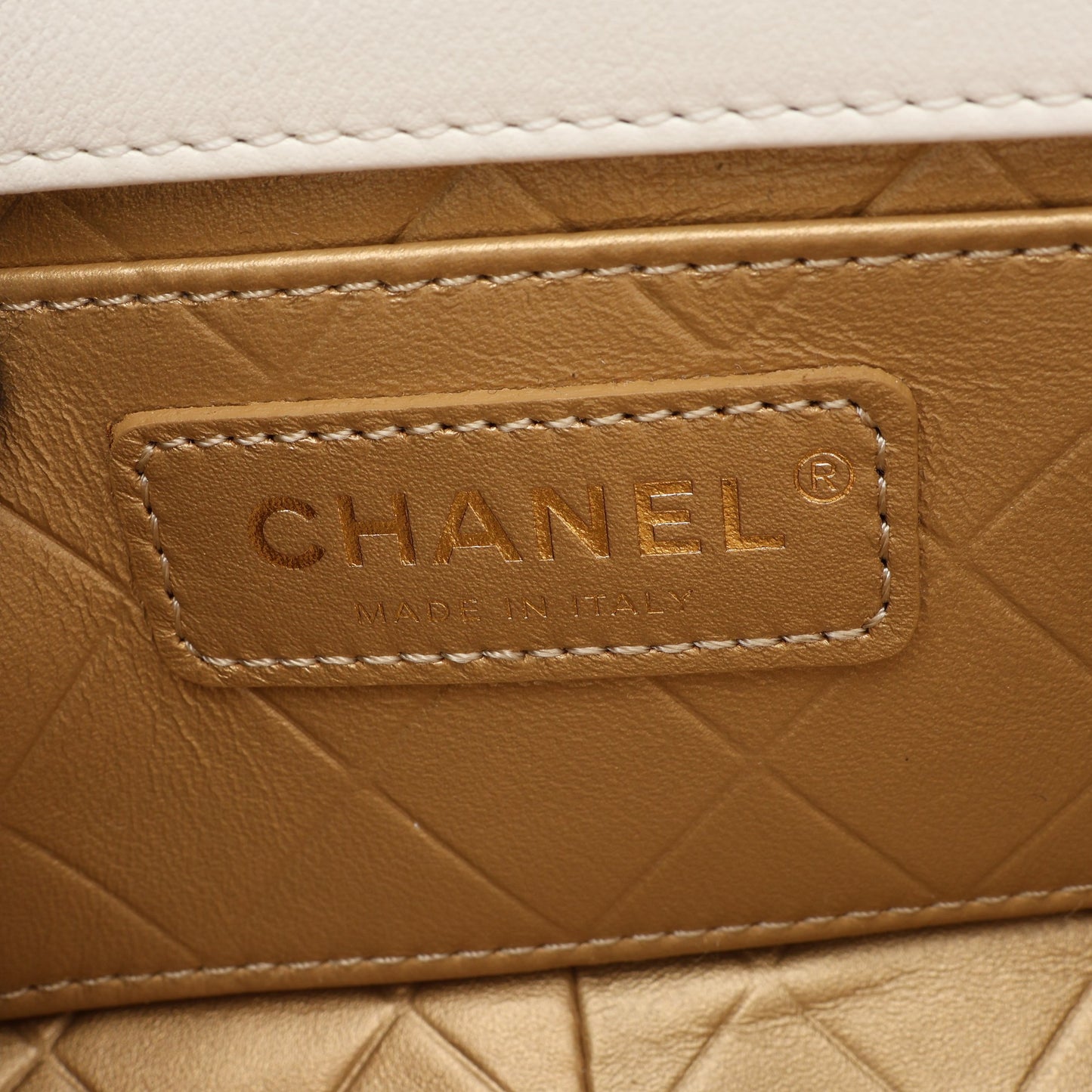 マトラッセ チェーンショルダーバッグ ラムスキン ホワイト コンビ金具 シャネル バッグ CHANEL