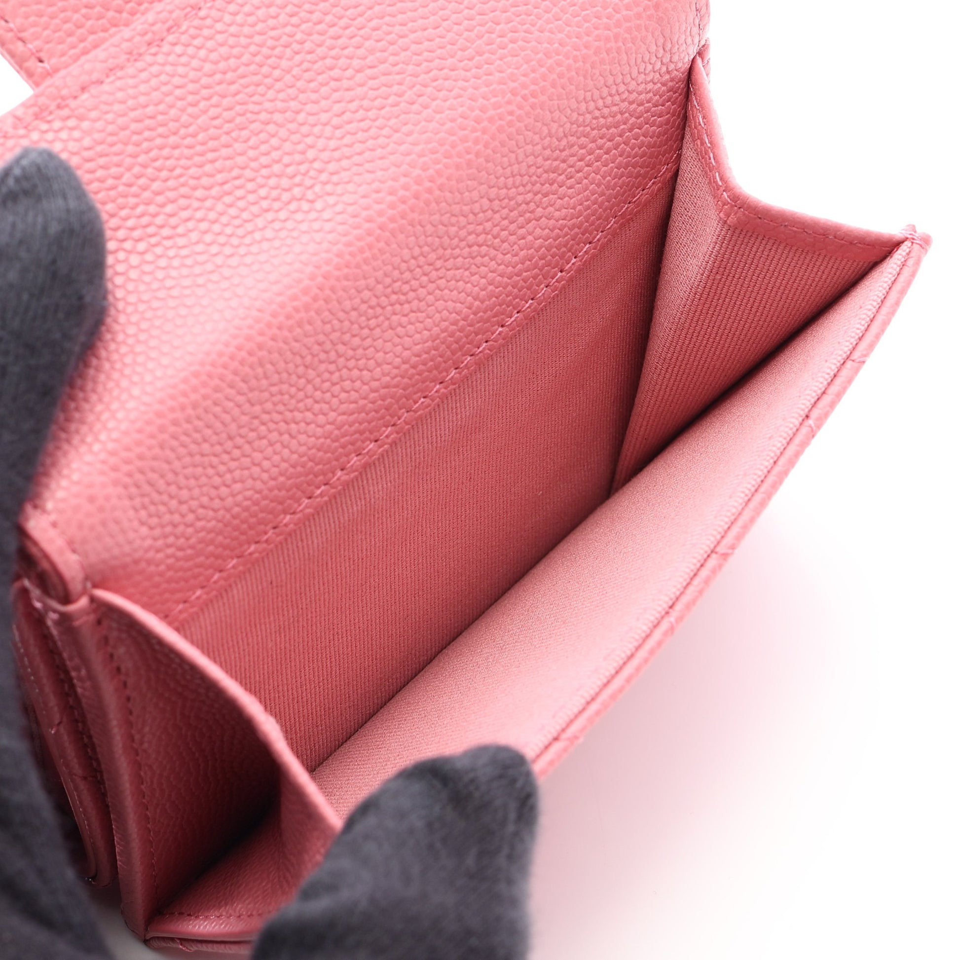 クラシック スモール フラップ ウォレット マトラッセ 三つ折り財布 キャビアスキン ピンク ゴールド金具 シャネル 財布・小物 CHANEL