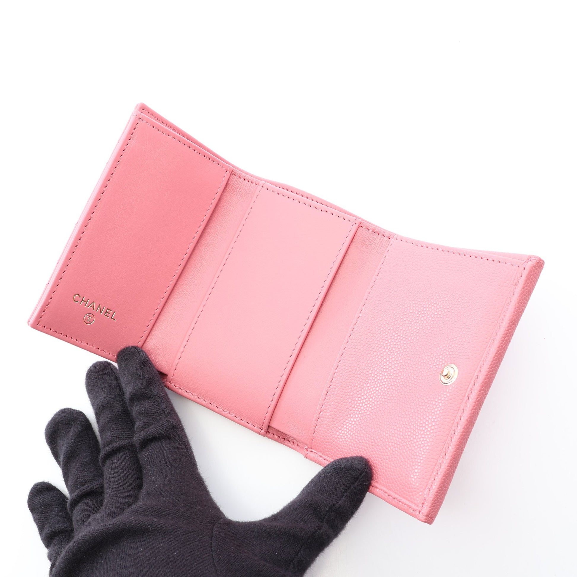 クラシック スモール フラップ ウォレット マトラッセ 三つ折り財布 キャビアスキン ピンク ゴールド金具 シャネル 財布・小物 CHANEL