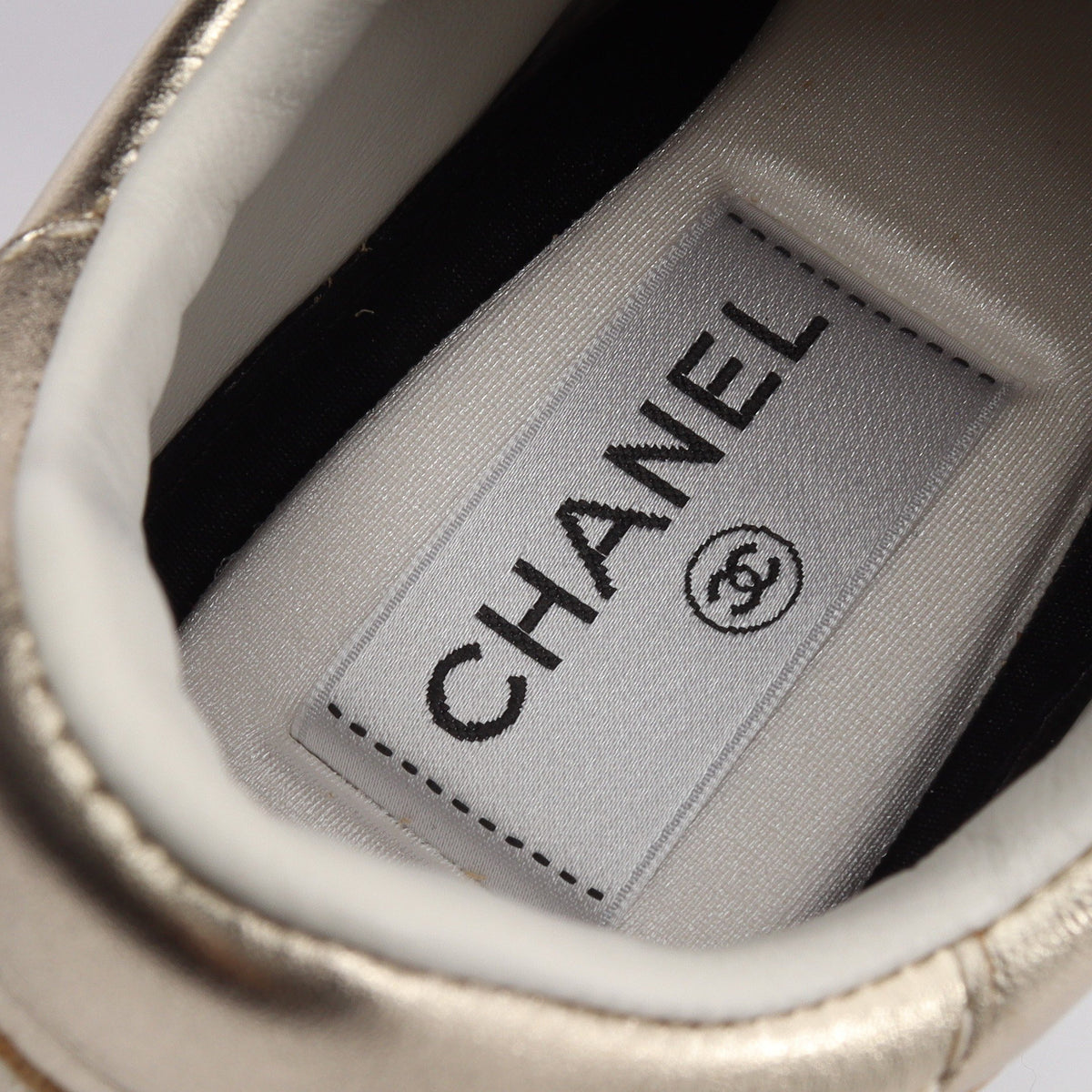 ココマーク スニーカー レザー ゴールド シャネル シューズ CHANEL