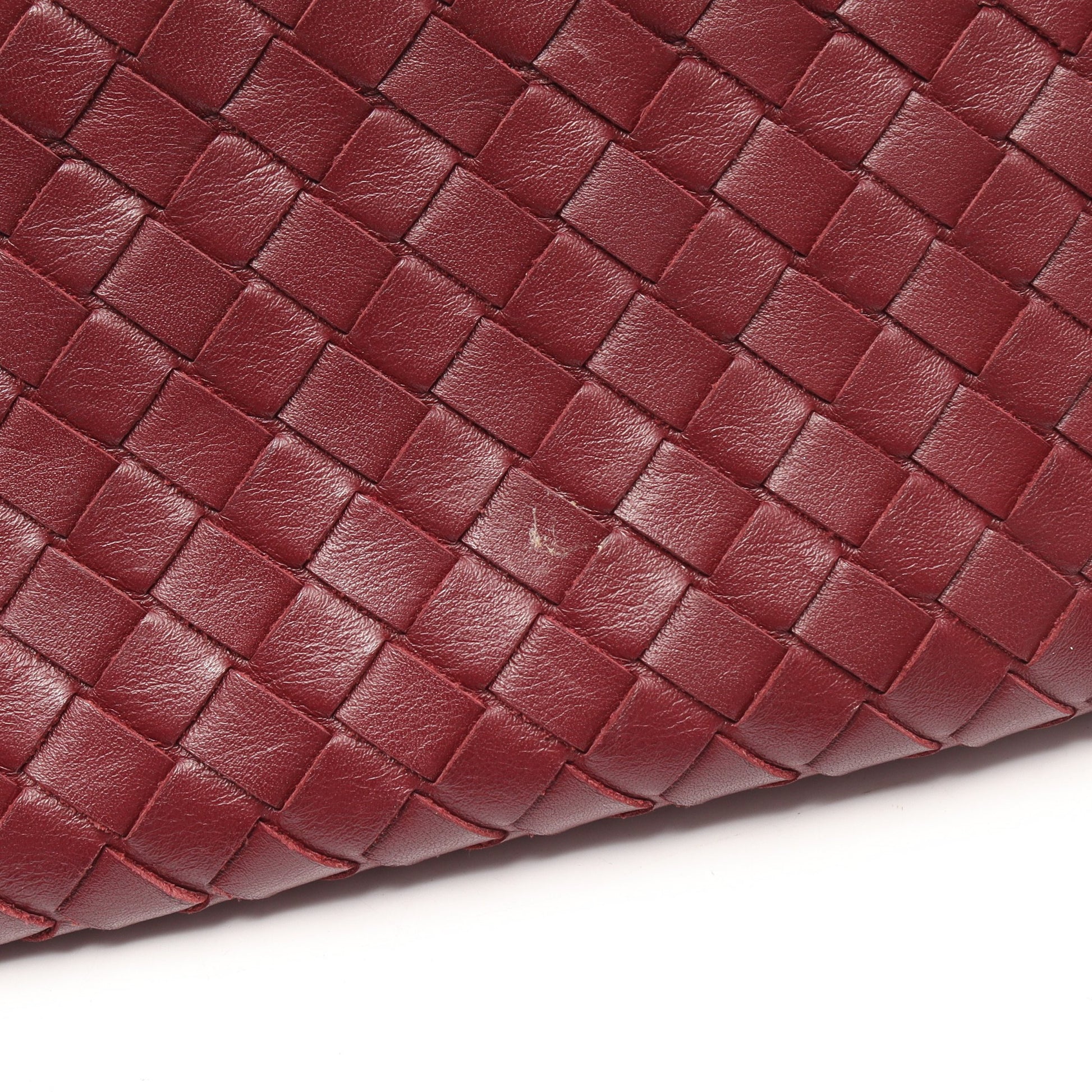 イントレチャート ショルダーバッグ レザー バーガンディ ボッテガヴェネタ バッグ BOTTEGA VENETA