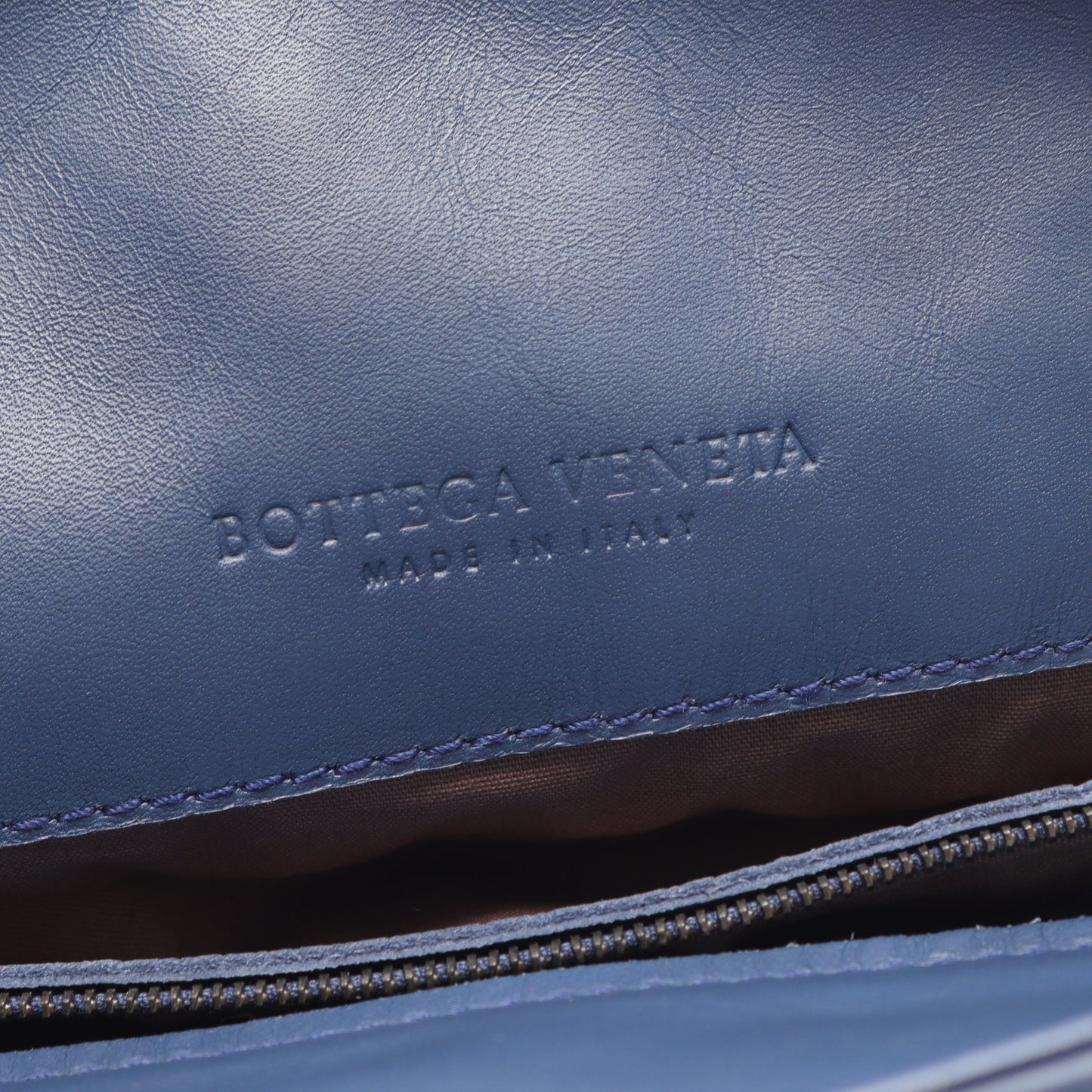 イントレチャート ショルダーバッグ レザー ブルー ボッテガヴェネタ バッグ BOTTEGA VENETA
