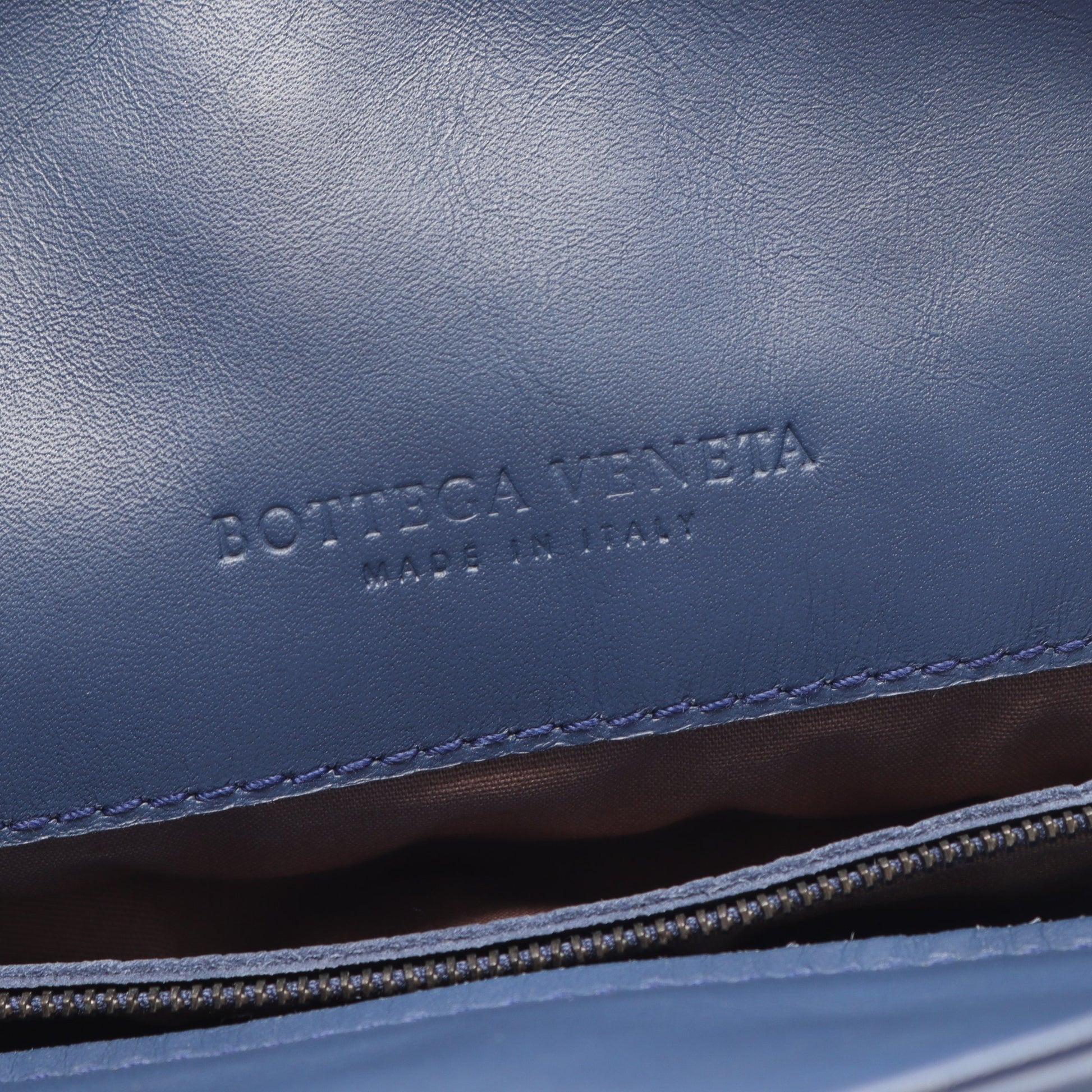 イントレチャート ショルダーバッグ レザー ブルー ボッテガヴェネタ バッグ BOTTEGA VENETA