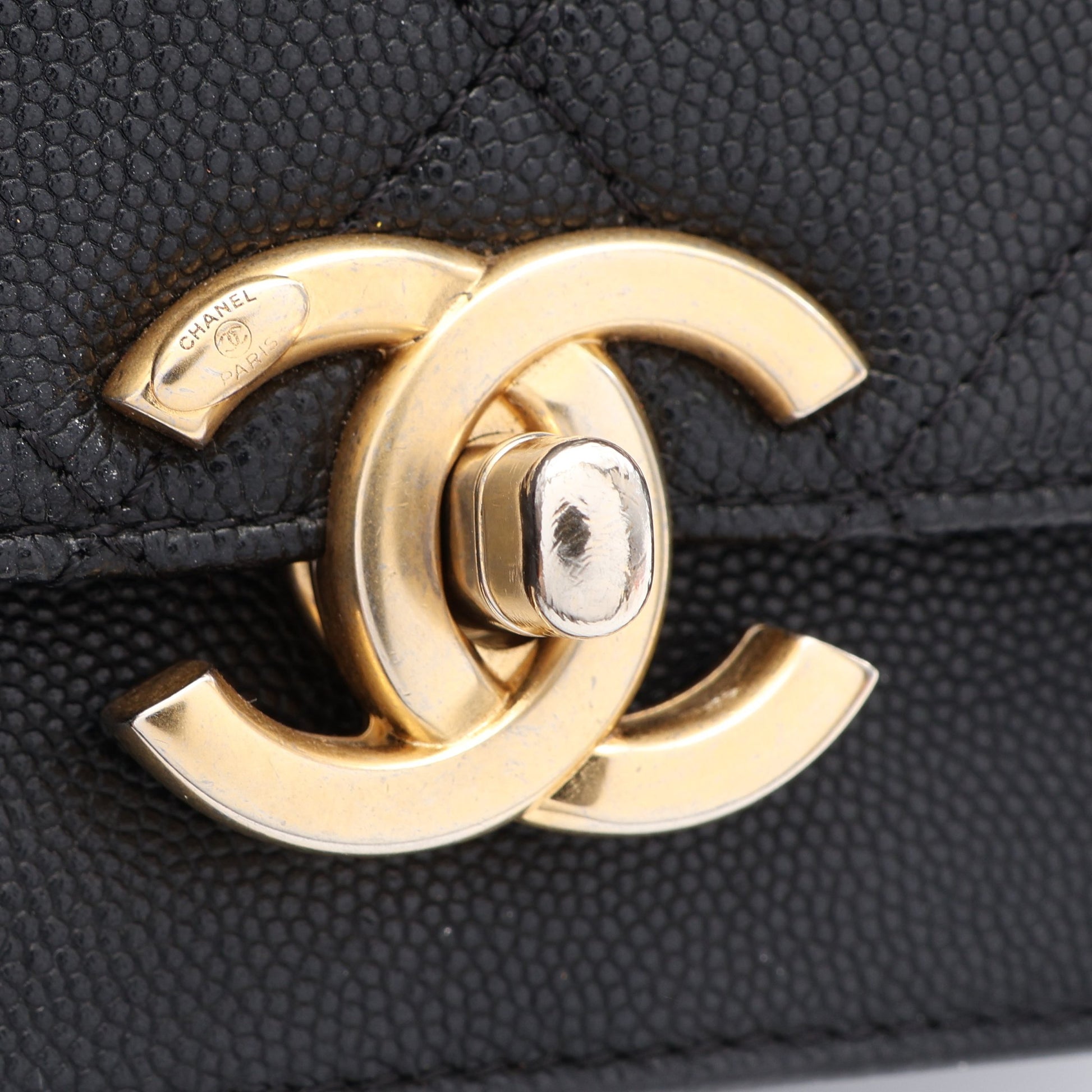 マトラッセ チェーンショルダーバッグ キャビアスキン ブラック ゴールド金具 シャネル バッグ CHANEL