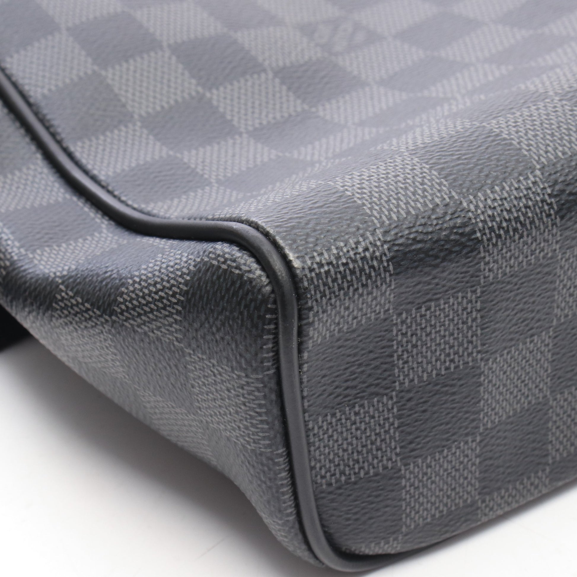 ディストリクト MM NM ダミエグラフィット ショルダーバッグ PVC レザー ブラック ルイヴィトン バッグ LOUIS VUITTON