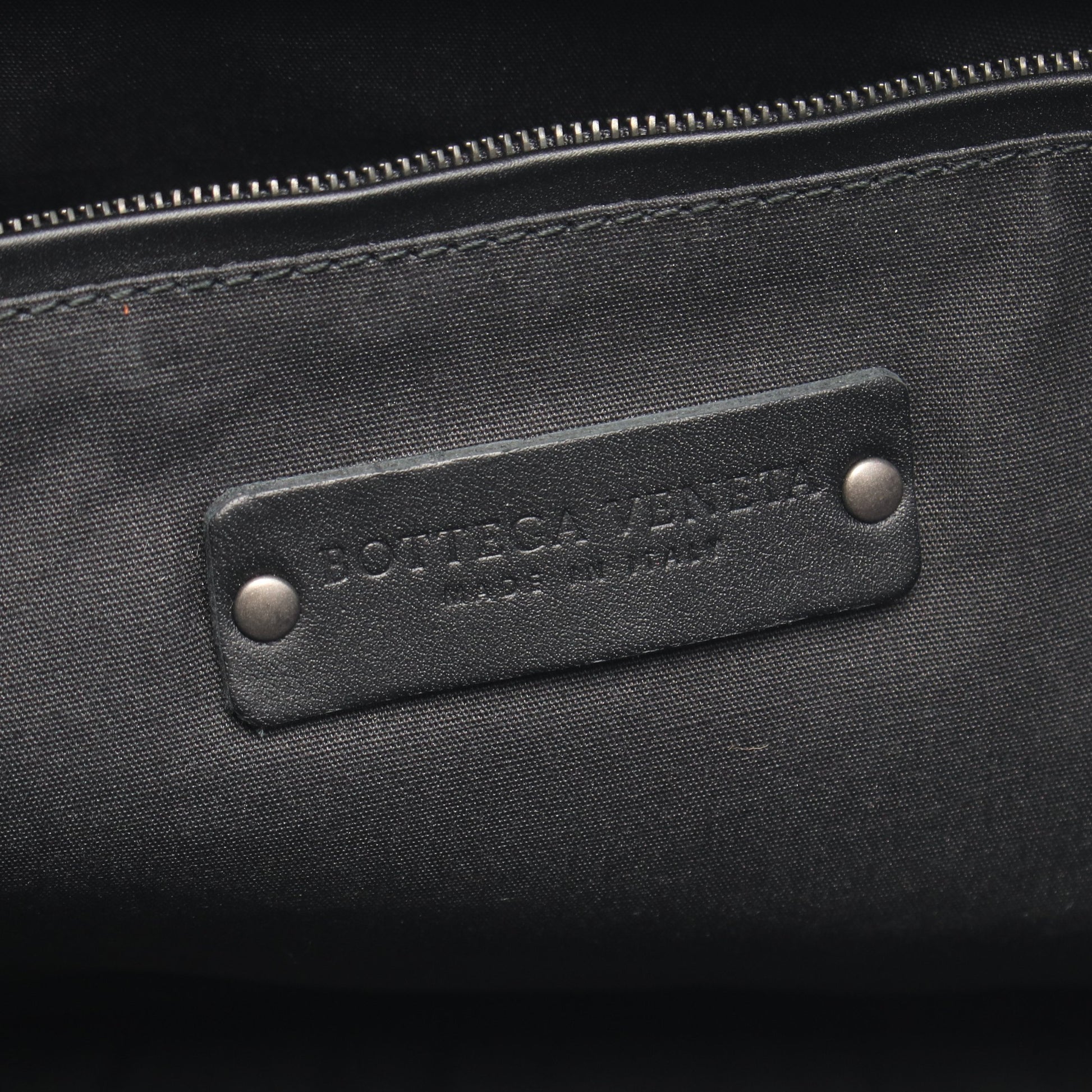 イントレチャート ショルダーバッグ レザー ブラック ボッテガヴェネタ バッグ BOTTEGA VENETA