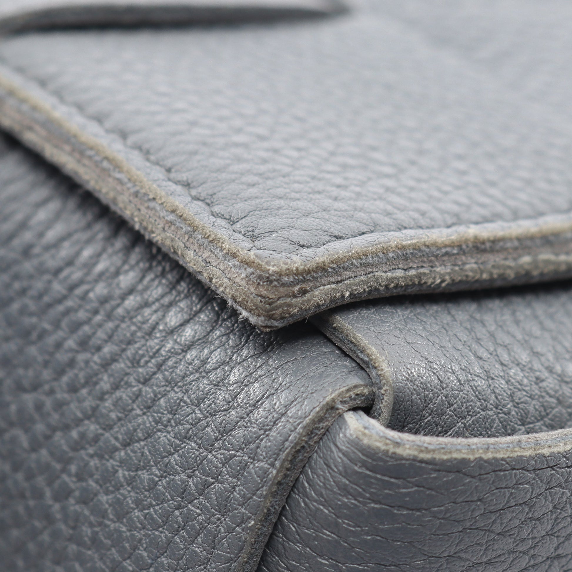 カセット イントレチャート ショルダーバッグ レザー グレー ボッテガヴェネタ バッグ BOTTEGA VENETA