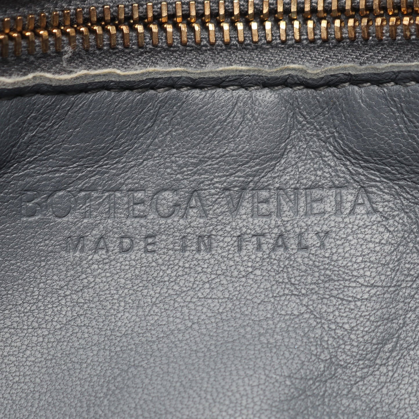 カセット イントレチャート ショルダーバッグ レザー グレー ボッテガヴェネタ バッグ BOTTEGA VENETA