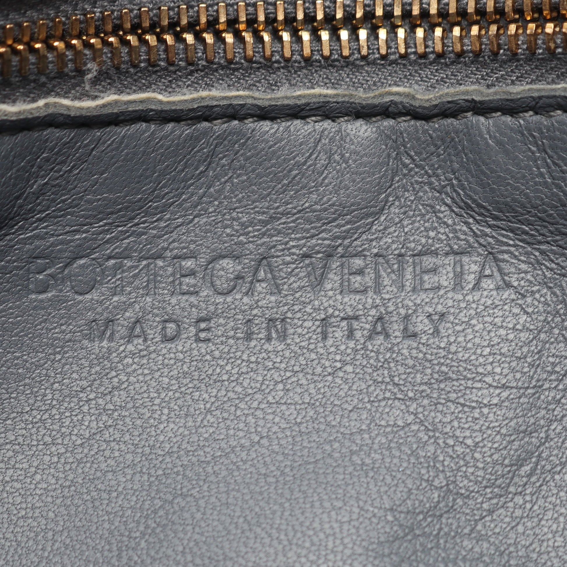 カセット イントレチャート ショルダーバッグ レザー グレー ボッテガヴェネタ バッグ BOTTEGA VENETA