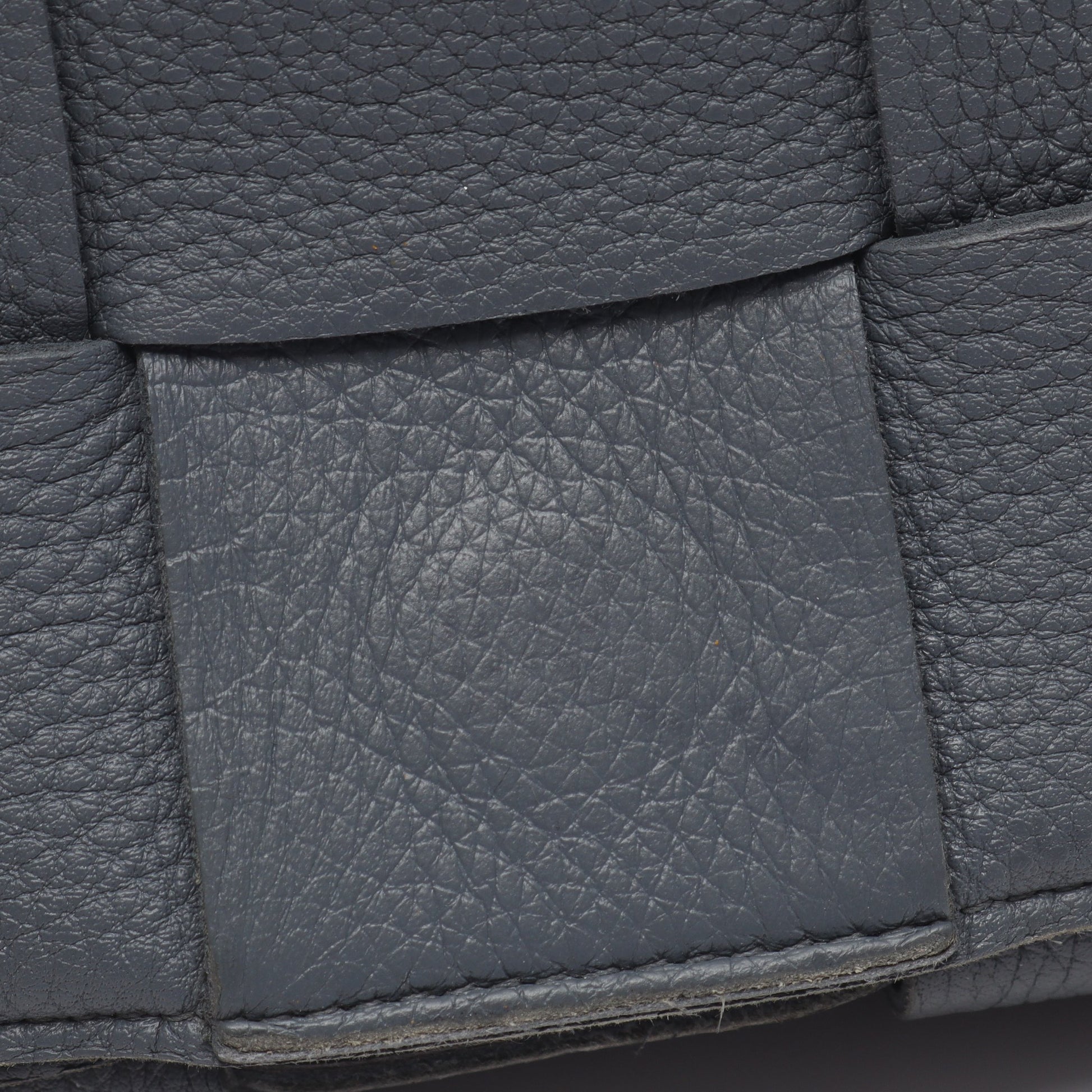 カセット イントレチャート ショルダーバッグ レザー グレー ボッテガヴェネタ バッグ BOTTEGA VENETA