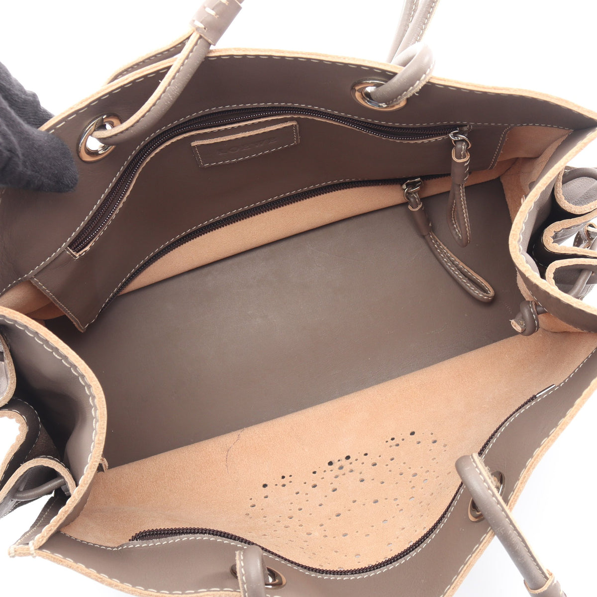 アナグラム パンチング チェーンショルダーバッグ チェーントートバッグ レザー グレーベージュ ロエベ バッグ LOEWE