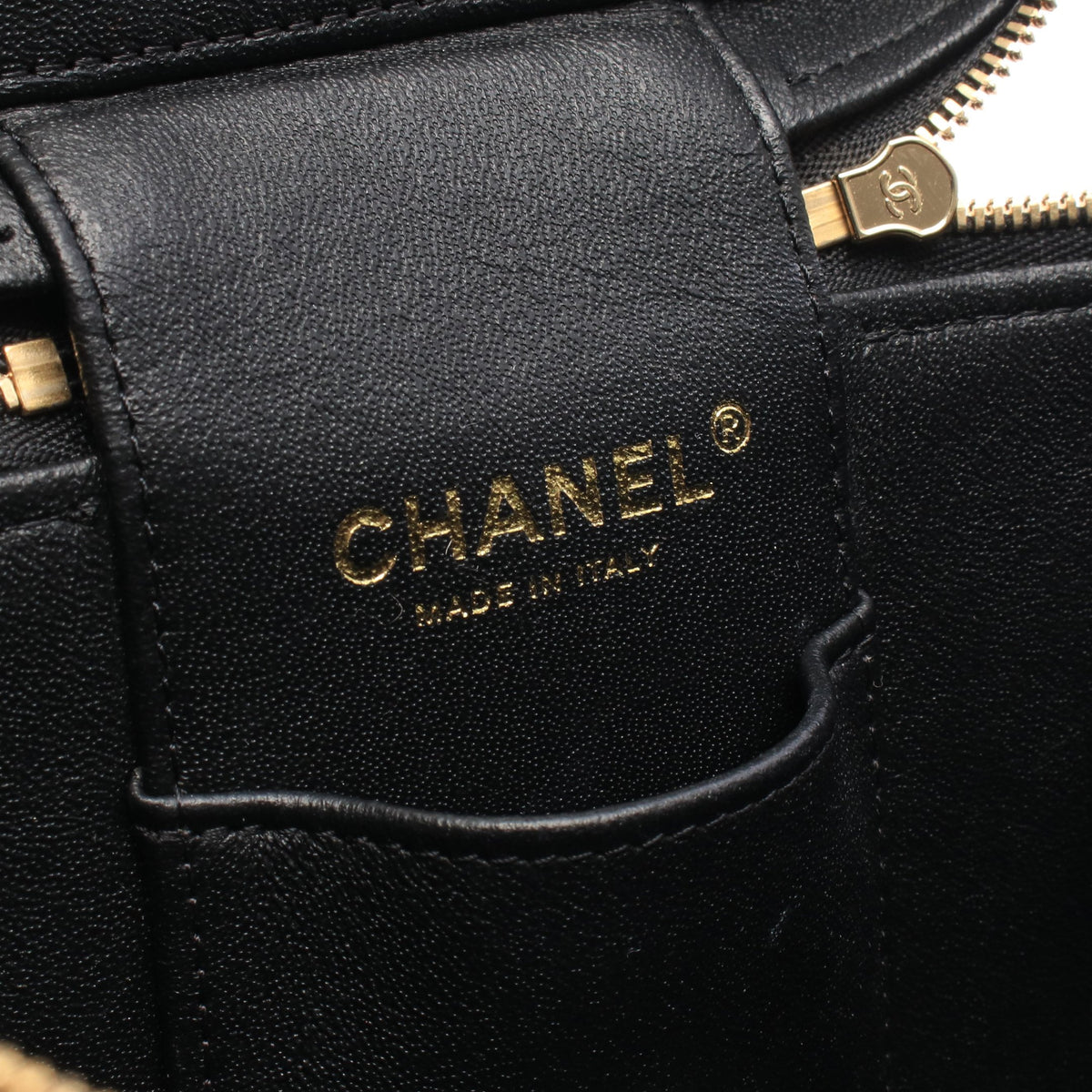 マトラッセ チェーンショルダーバッグ キャビアスキン ブラック ゴールド金具 シャネル バッグ CHANEL