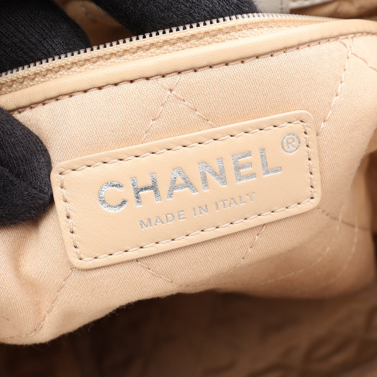 シャネル 22 ラージ バックパック リュックサック レザー ホワイト シルバー金具 シャネル バッグ CHANEL