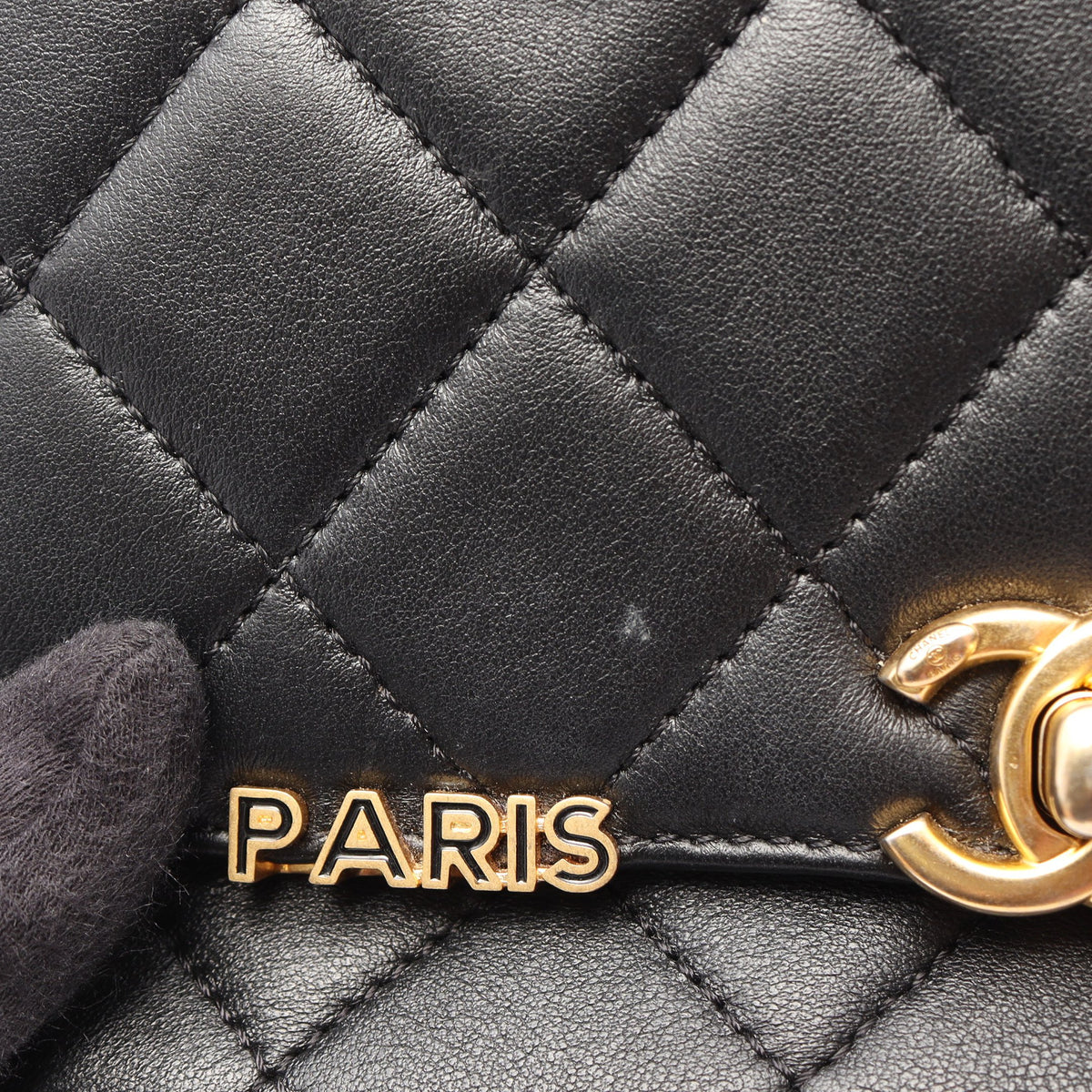ミニ フラップ バッグ マトラッセ チェーンショルダーバッグ レザー ブラック ゴールド金具 シャネル バッグ CHANEL
