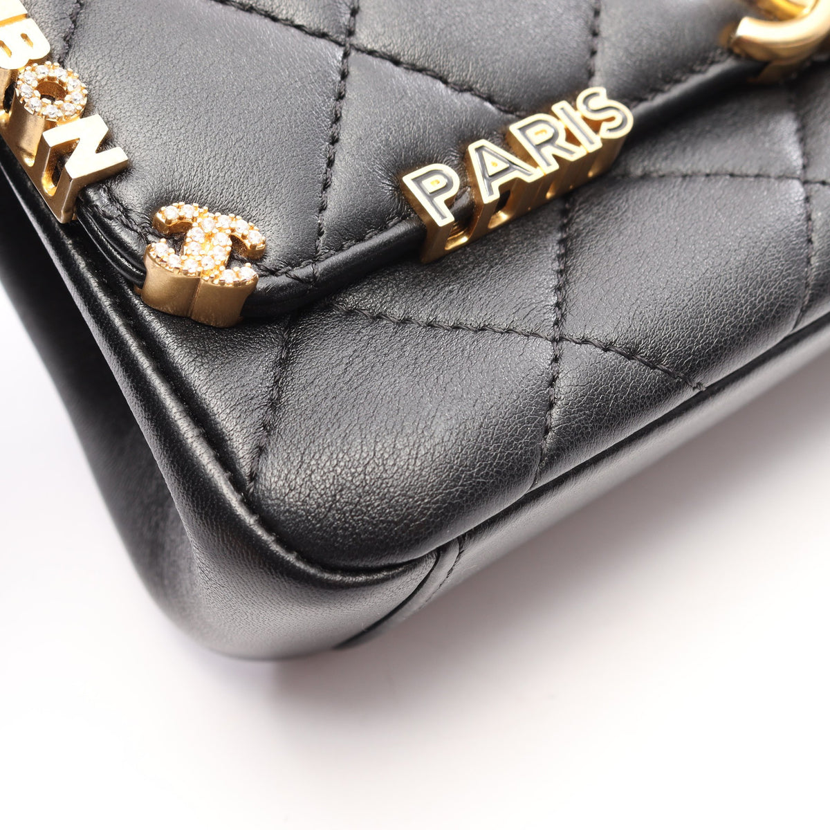 ミニ フラップ バッグ マトラッセ チェーンショルダーバッグ レザー ブラック ゴールド金具 シャネル バッグ CHANEL