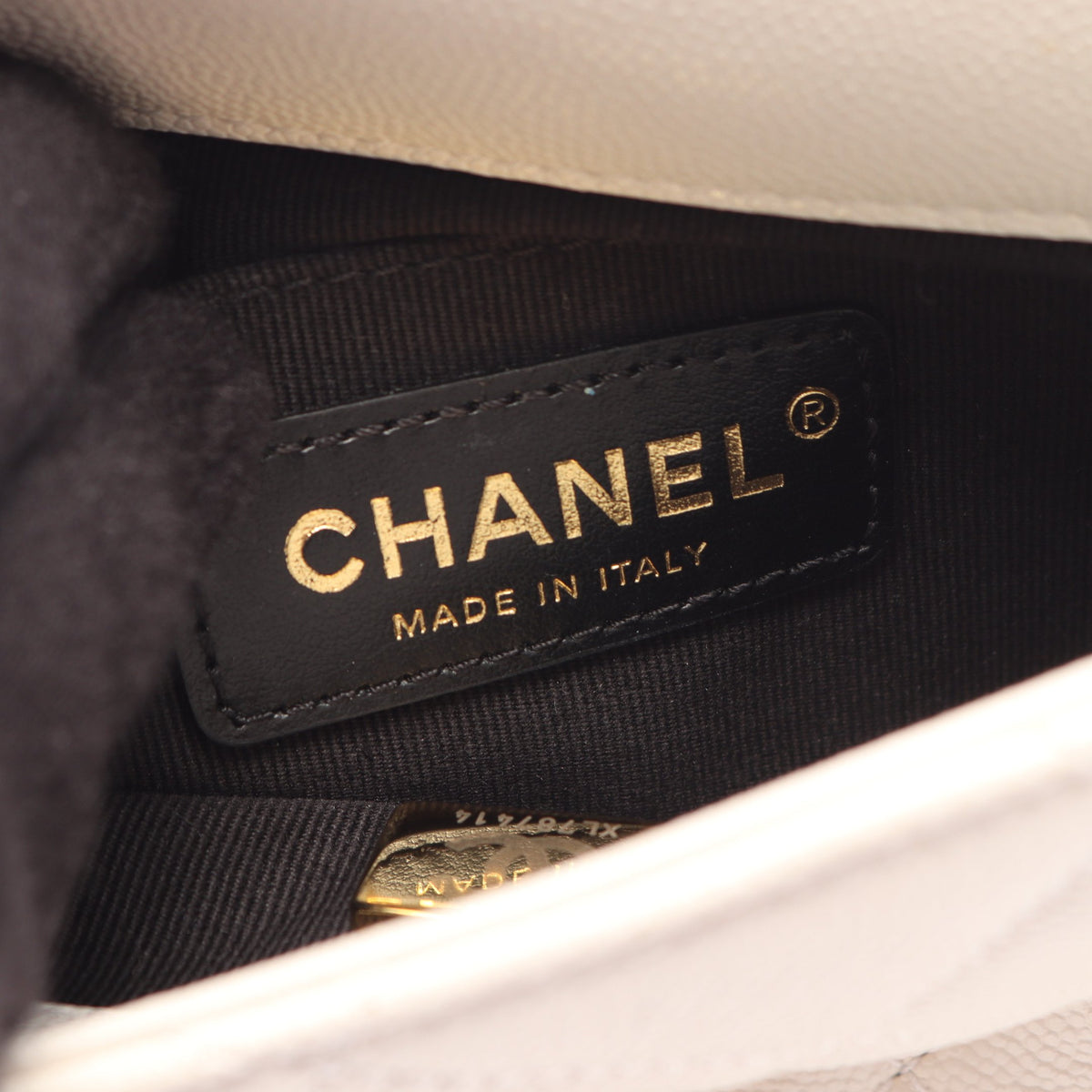 マトラッセ ミニフラップ チェーンショルダーバッグ キャビアスキン ホワイト ゴールド金具 シャネル バッグ CHANEL