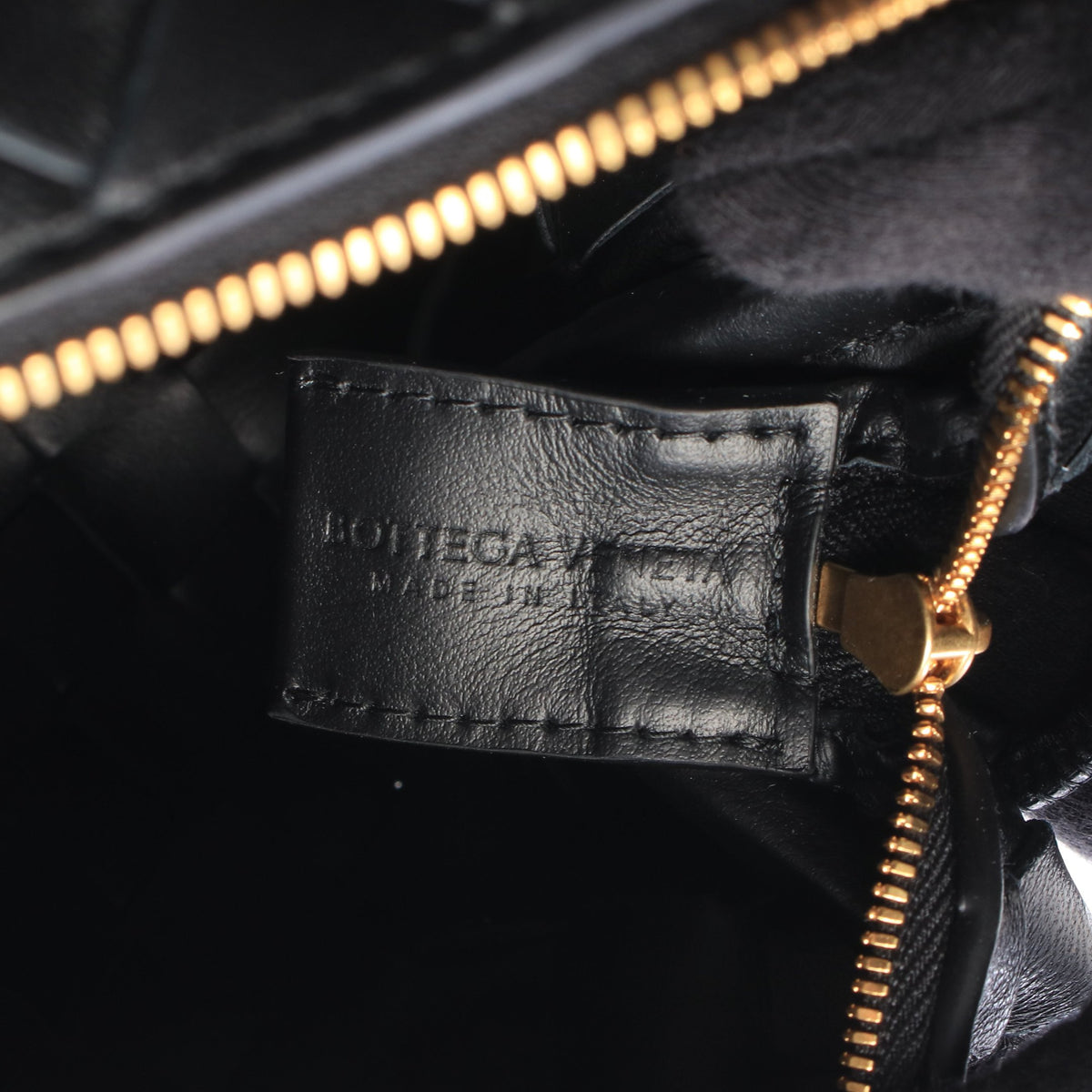 イントレチャート ミニ ループ カメラバッグ ショルダーバッグ レザー ブラック ボッテガヴェネタ バッグ BOTTEGA VENETA