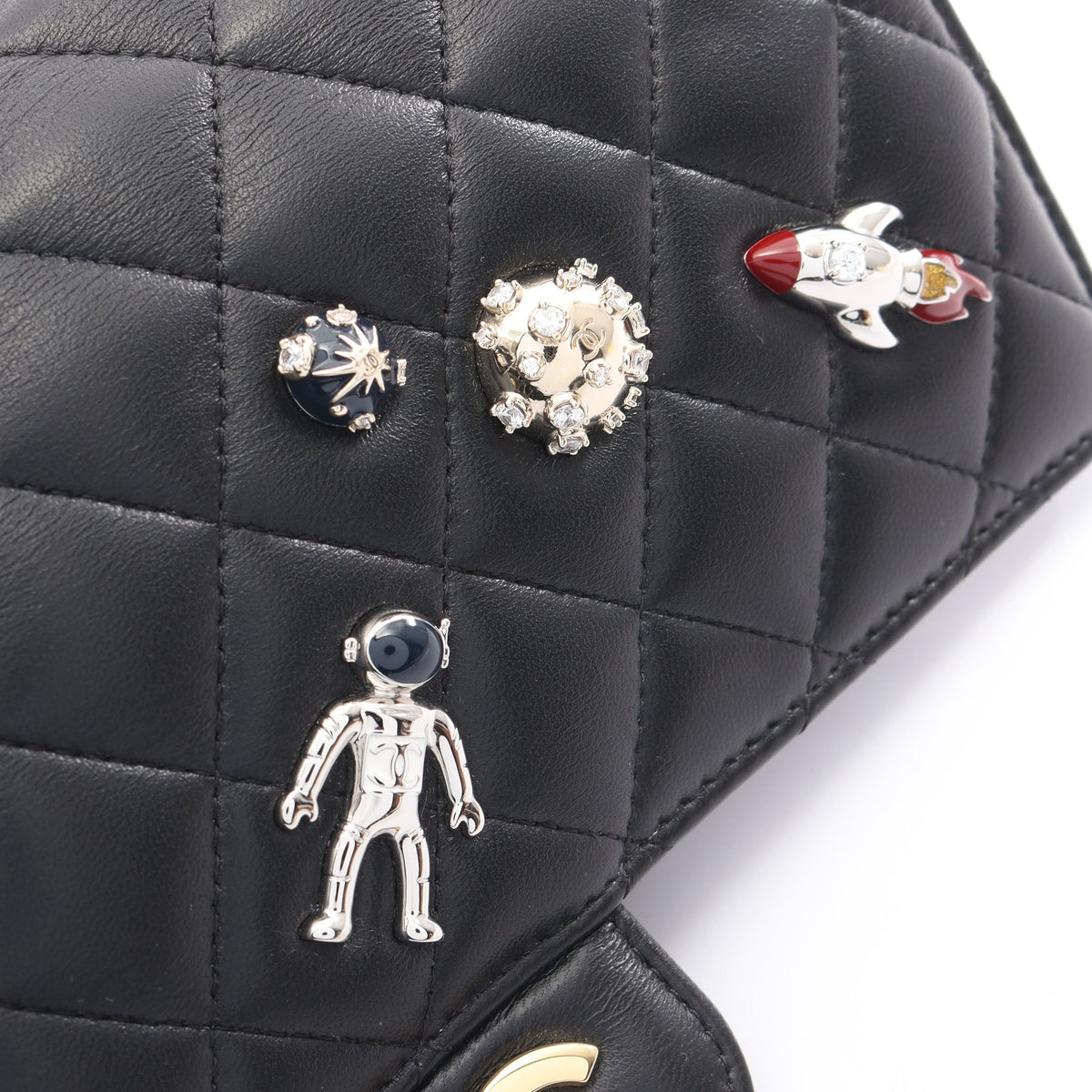 マトラッセ Wフラップ 宇宙アイコン Wチェーンショルダーバッグ ラムスキン ブラック ゴールド金具 シャネル バッグ CHANEL