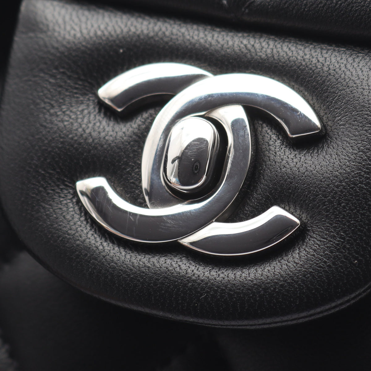 マトラッセ Wフラップ Wチェーンショルダーバッグ ラムスキン ブラック シルバー金具 シャネル バッグ CHANEL