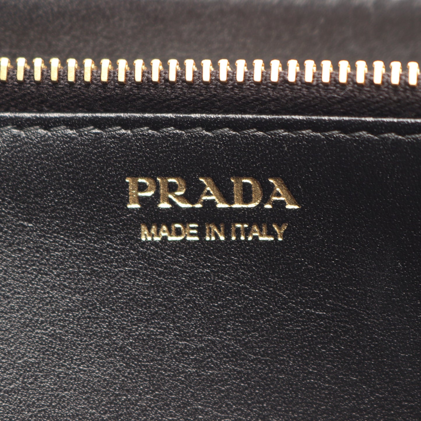 ラウンドファスナー長財布 レザー ブラック プラダ 財布・小物 PRADA