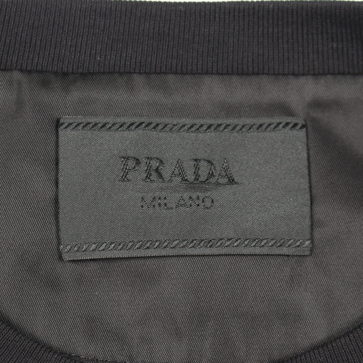 Re-Nylon トライアングルロゴ クルーネック 半袖Tシャツ コットン ブラック プラダ トップス PRADA
