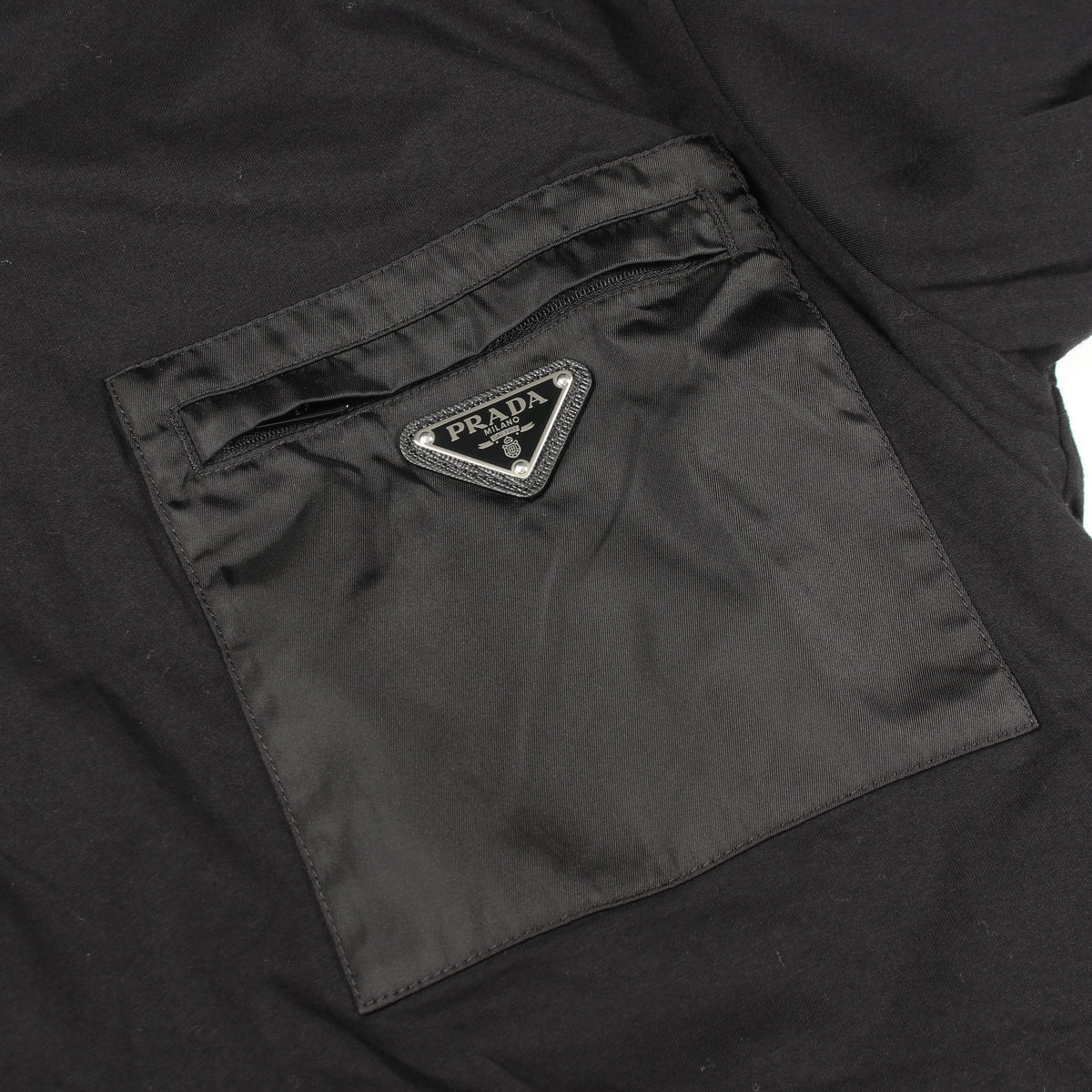 Re-Nylon トライアングルロゴ クルーネック 半袖Tシャツ コットン ブラック プラダ トップス PRADA